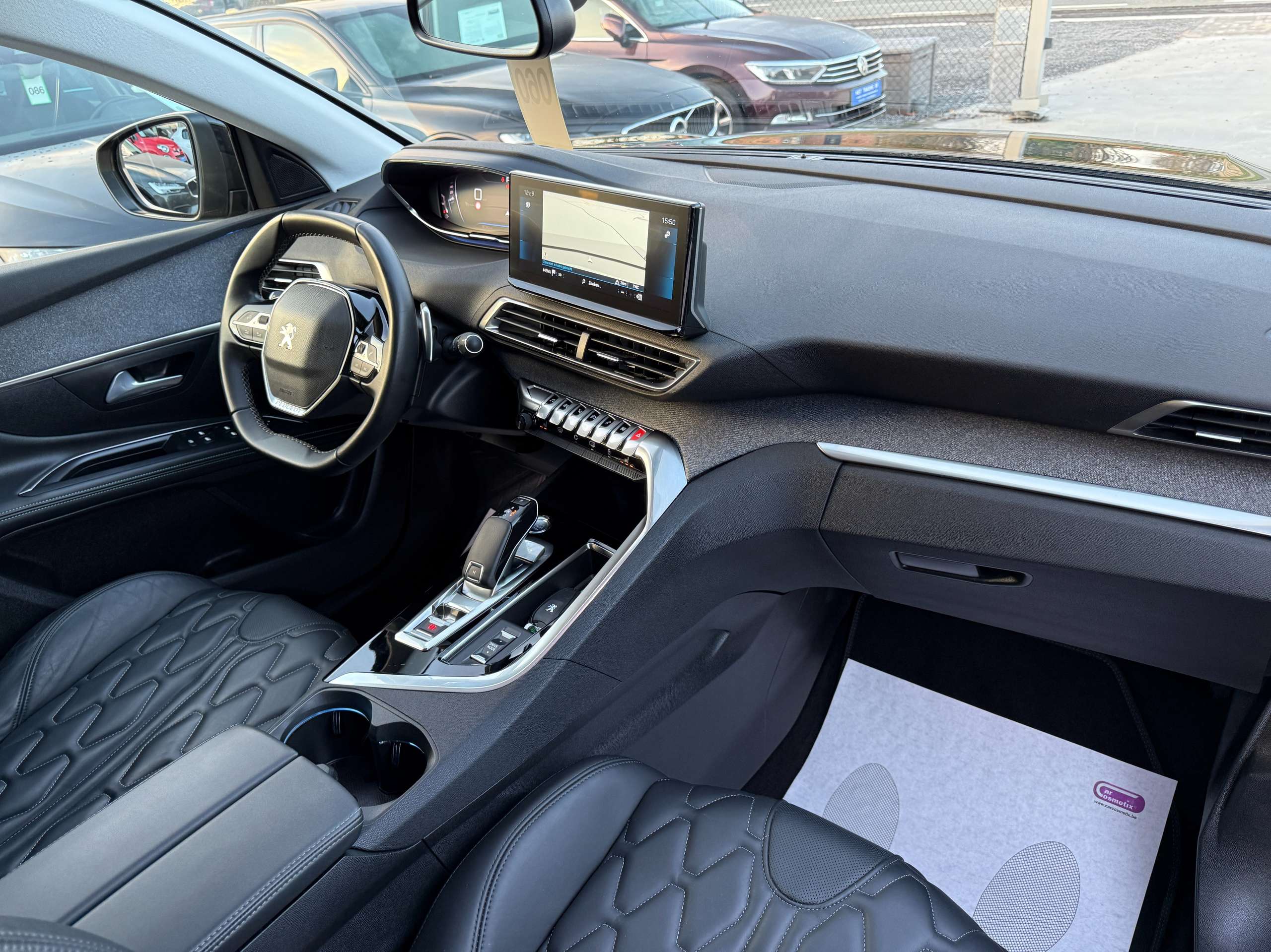 0edddad0-dad5-43f2-8380-019281f5bfd427-peugeot-5008-1-2i-130pk-automaat-7-zit-full-led-navi-zwart-leer.jpg