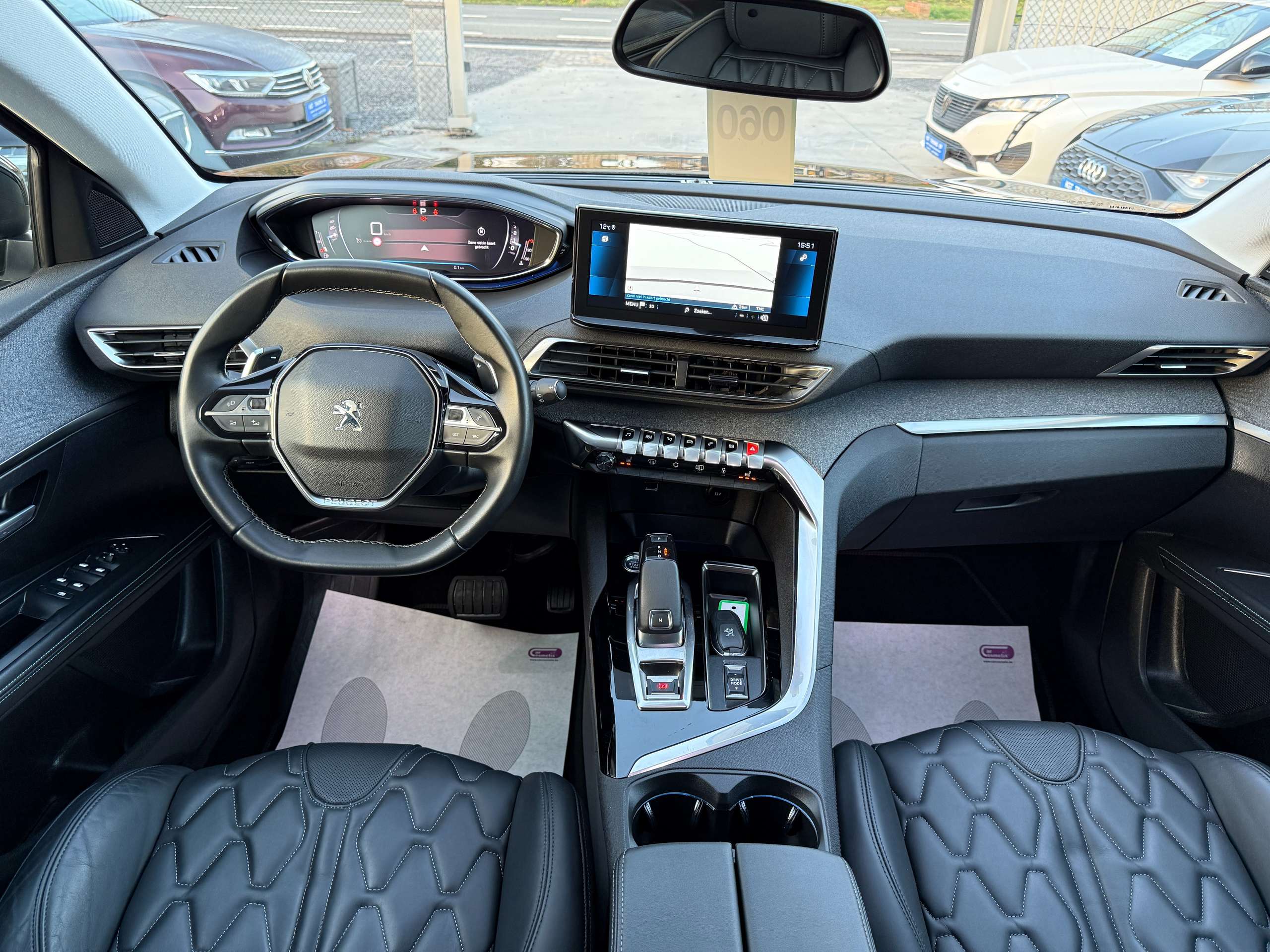 0edddad0-dad5-43f2-8380-019281f5bfd430-peugeot-5008-1-2i-130pk-automaat-7-zit-full-led-navi-zwart-leer.jpg