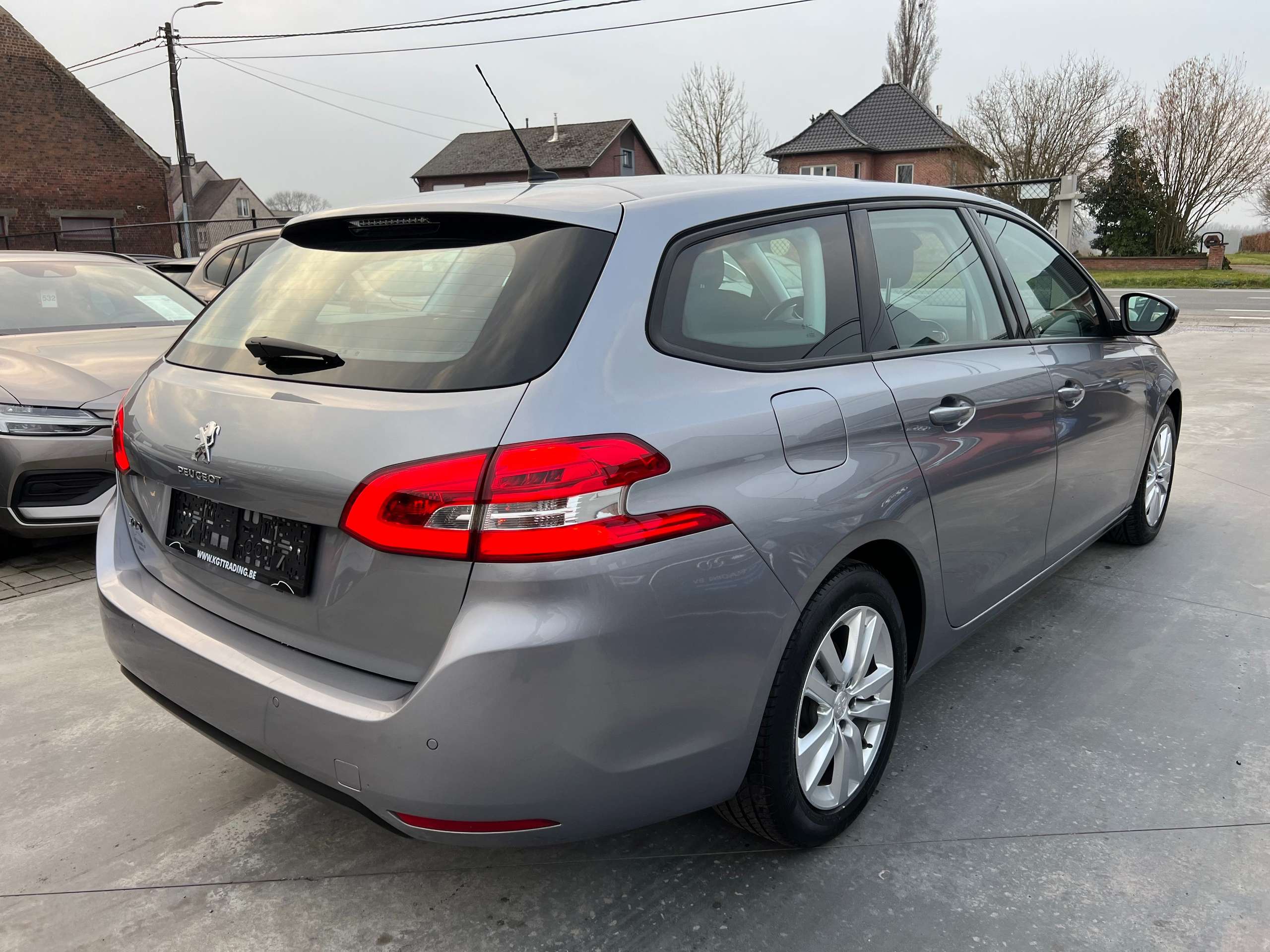 0fda87fb-d6fb-4ba0-92f4-3bde68a6e0335-peugeot-308-sw-1-2i-puretech-navigatie-carplay-bluetooth-led.jpg
