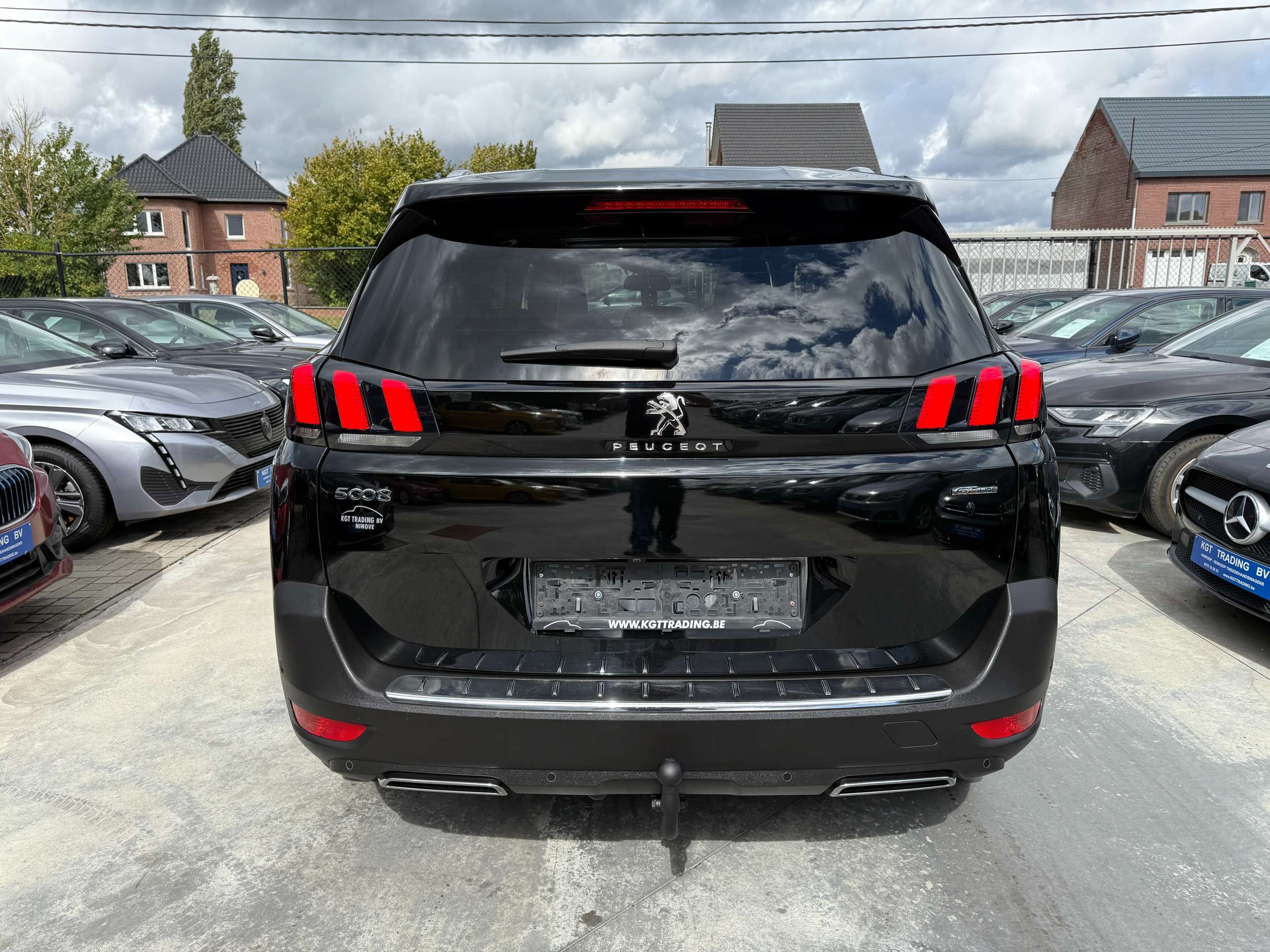 2f1e6833-6846-4871-8211-021df08da50b6-peugeot-5008-1-2i-7-zit-gt-line-navigatie-leder-opendak-camera.jpg