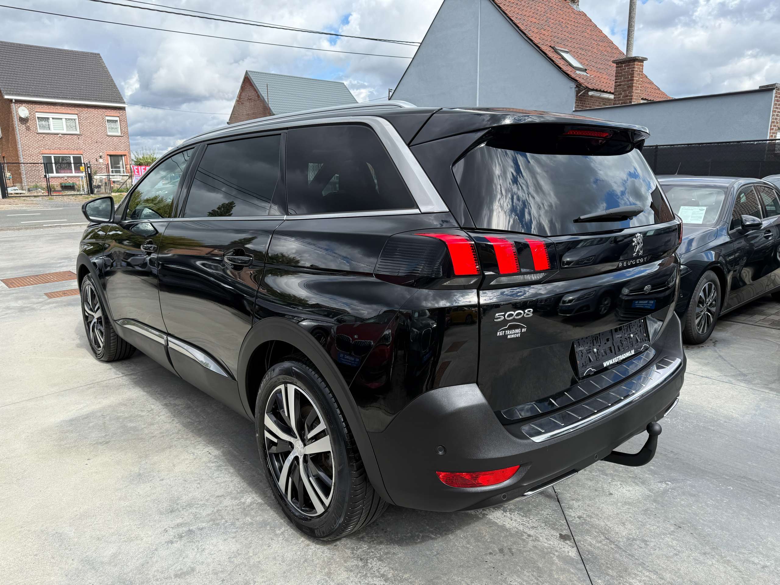 2f1e6833-6846-4871-8211-021df08da50b7-peugeot-5008-1-2i-7-zit-gt-line-navigatie-leder-opendak-camera.jpg