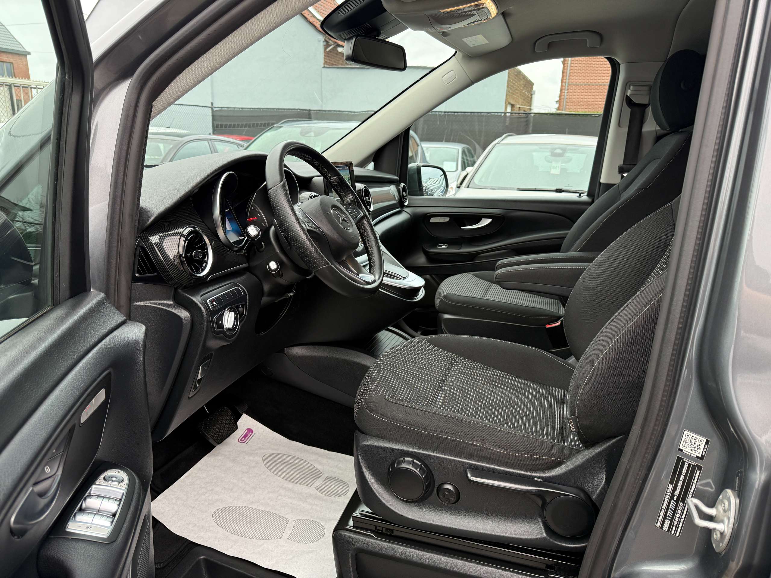 43a9e095-baba-46a1-8d70-9fec41114aee13-mercedes-benz-v-220-d-automaat-8-zit-lang-navi-full-led-camera-dab-pdc.jpg
