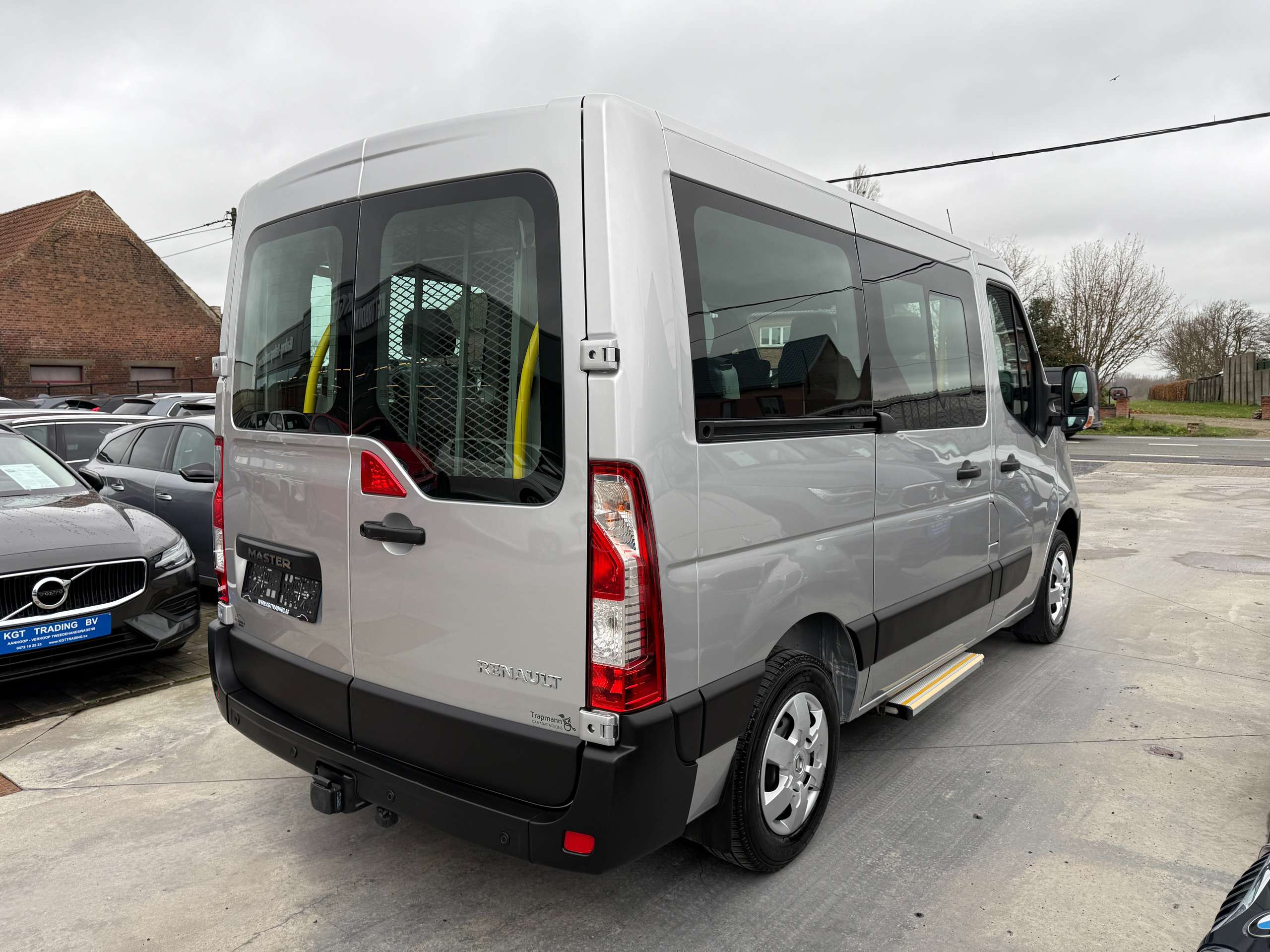 4f0f8d7c-fdcf-4e1e-9f26-6308a2f4f03a5-renault-master-2-3-dci-170pk-rolstoellift-mindervalide-8-zit-navi.jpg