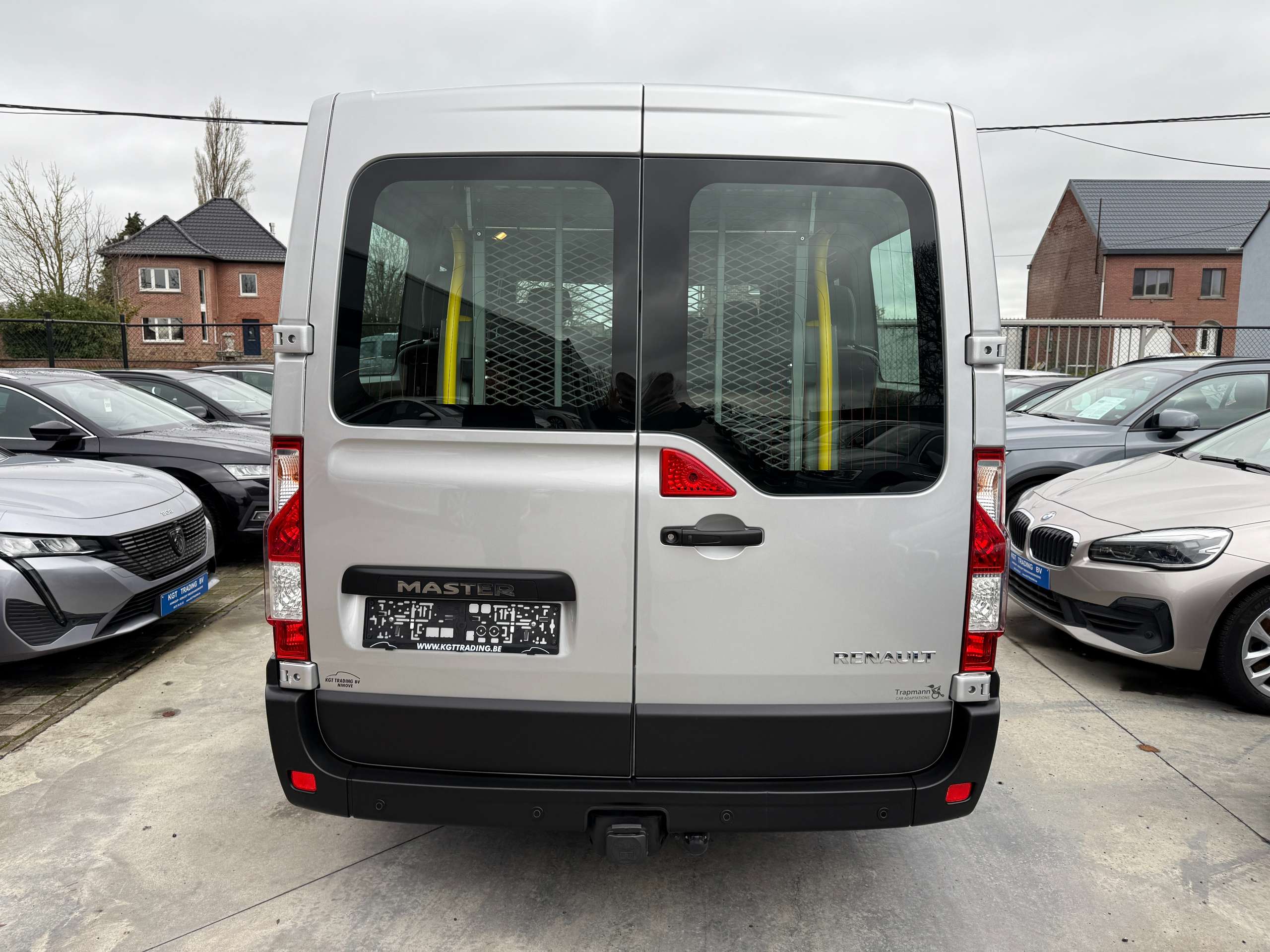 4f0f8d7c-fdcf-4e1e-9f26-6308a2f4f03a6-renault-master-2-3-dci-170pk-rolstoellift-mindervalide-8-zit-navi.jpg