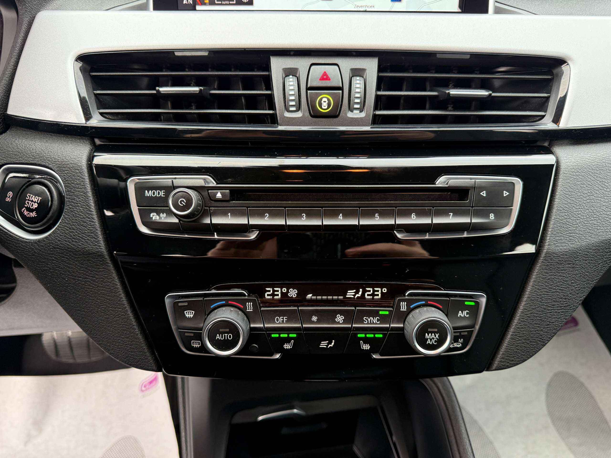 55da5e09-ff7e-4887-94dd-693014cecfa320-bmw-x1-1-5i-136pk-automaat-zwart-leder-navigatie-led-dab.jpg