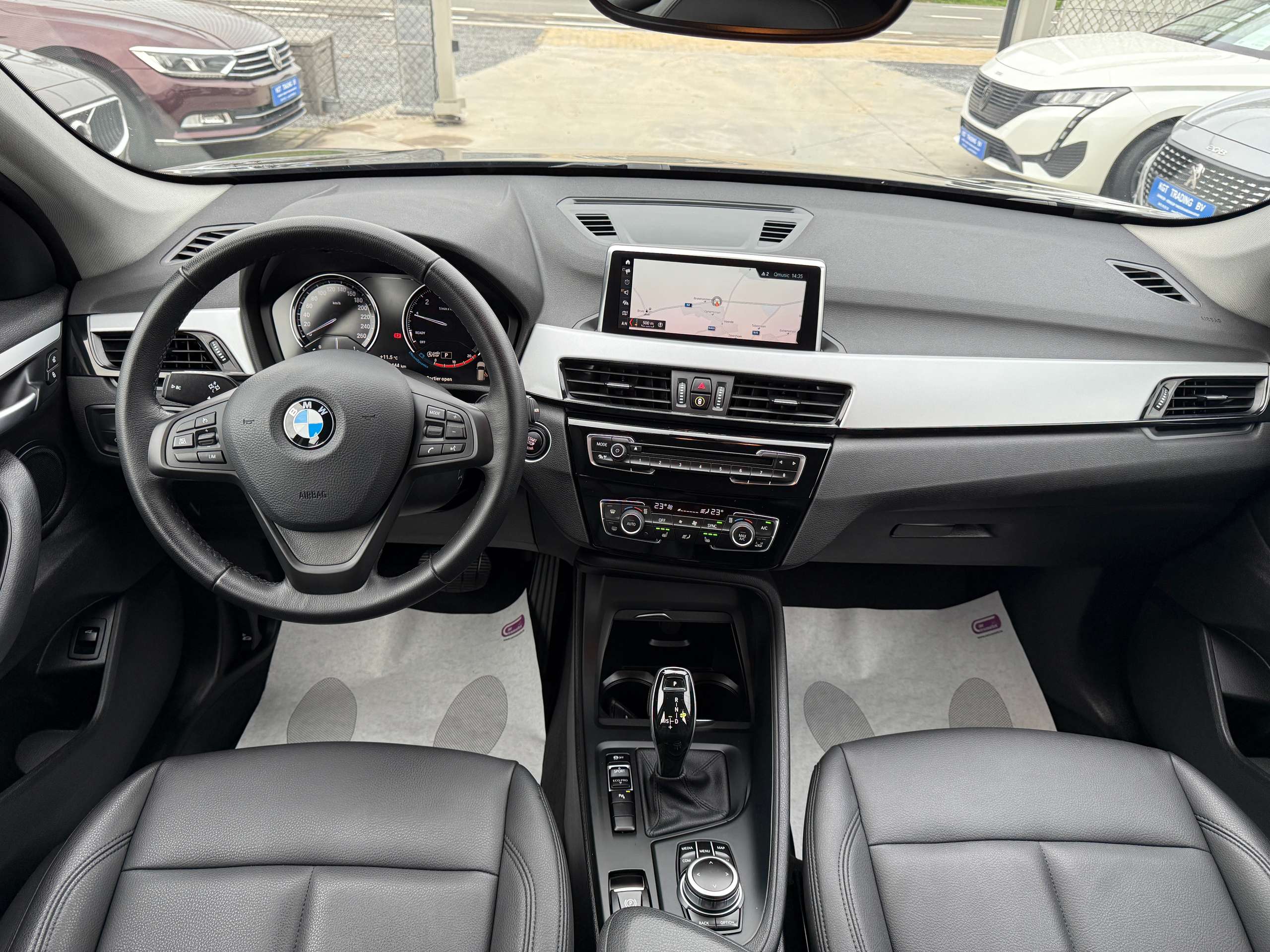 55da5e09-ff7e-4887-94dd-693014cecfa329-bmw-x1-1-5i-136pk-automaat-zwart-leder-navigatie-led-dab.jpg