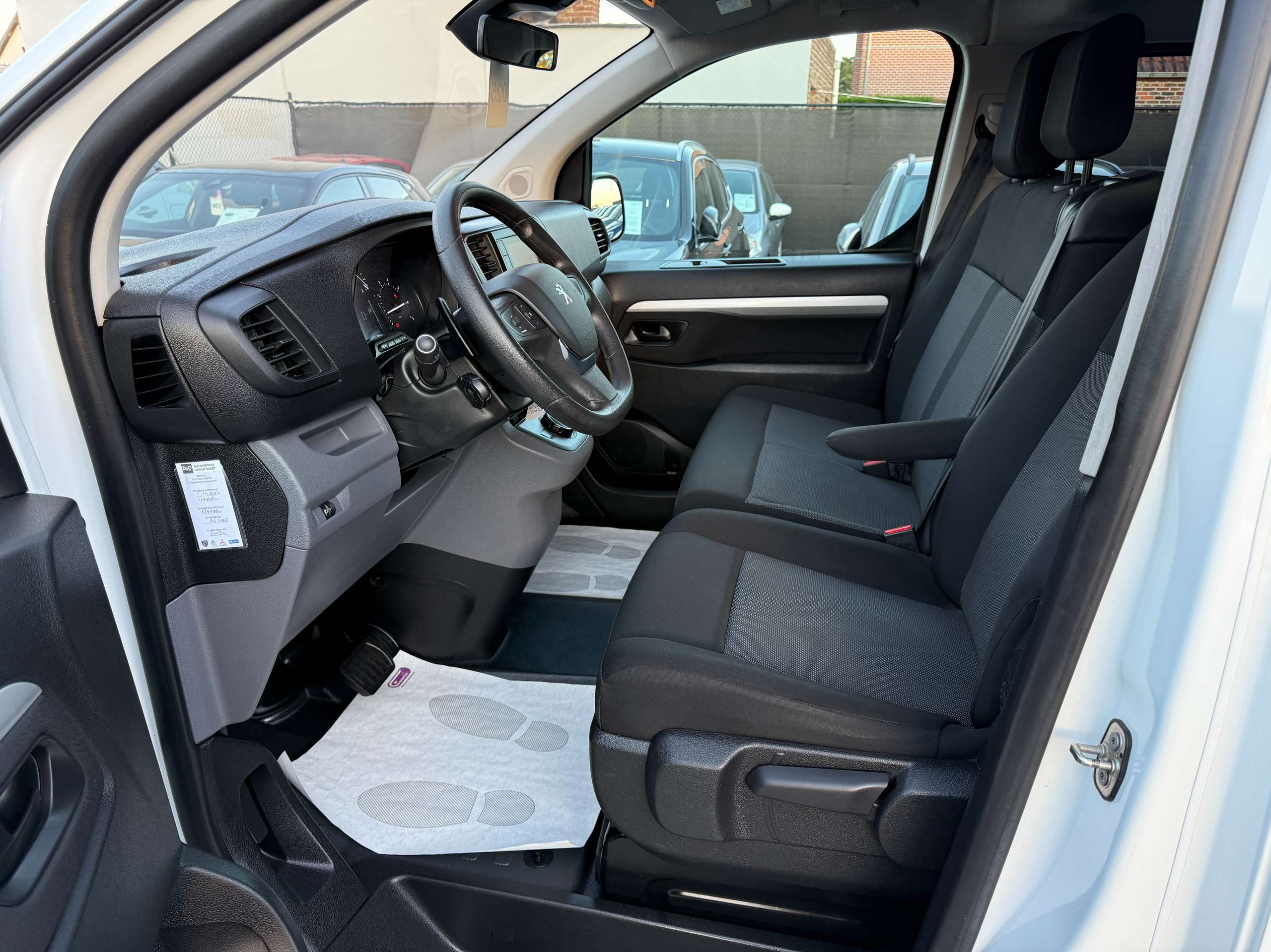 568b7690-26ad-4d5d-b5ce-a11dae43d34812-peugeot-expert-2-0-bluehdi-6-zit-automaat-navi-camera-carplay-pdc.jpg