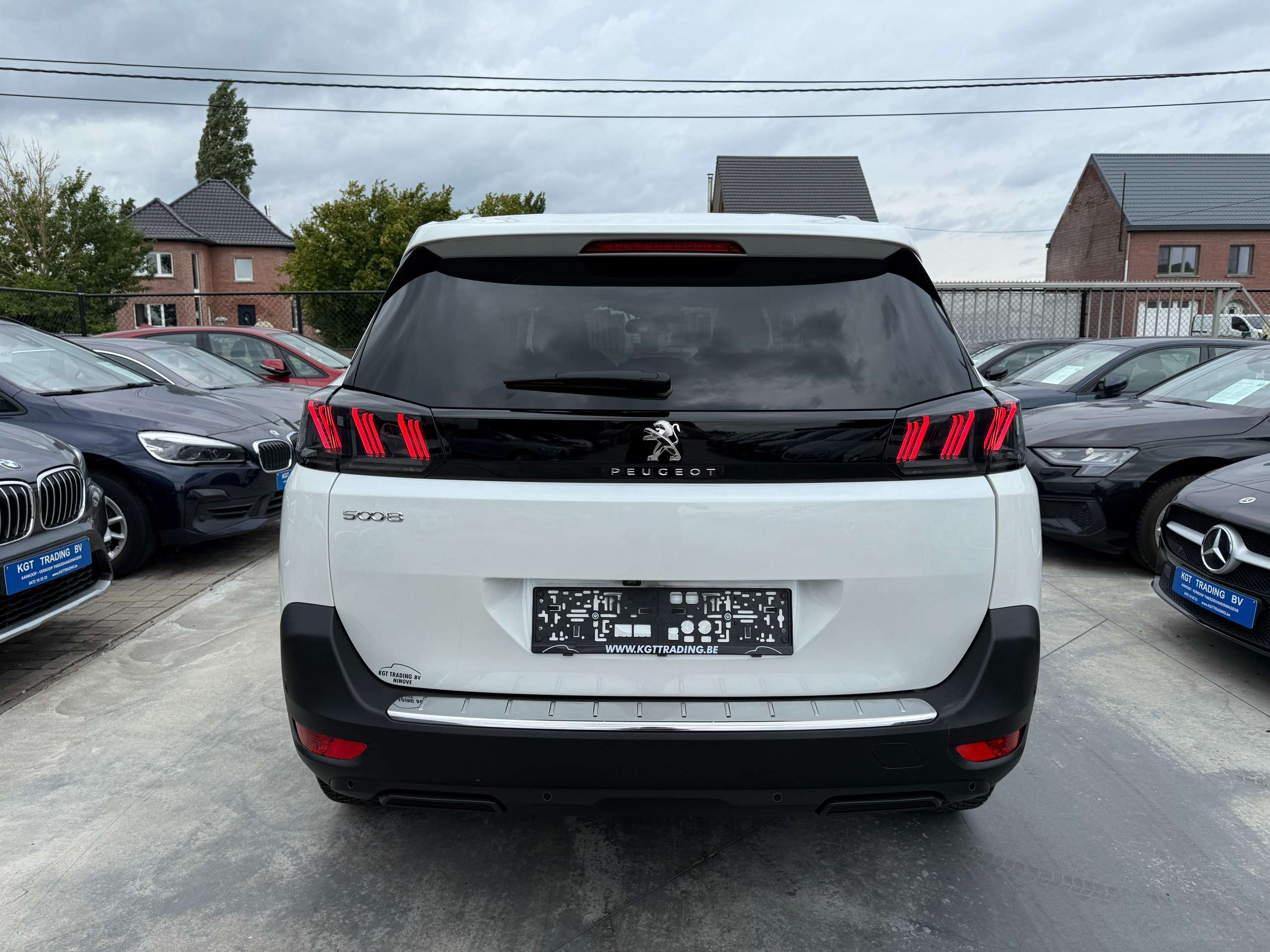 6492810b-7027-4b50-a846-765b4c3536946-peugeot-5008-1-2i-130pk-facelift-navi-leder-camera-full-led-pdc.jpg