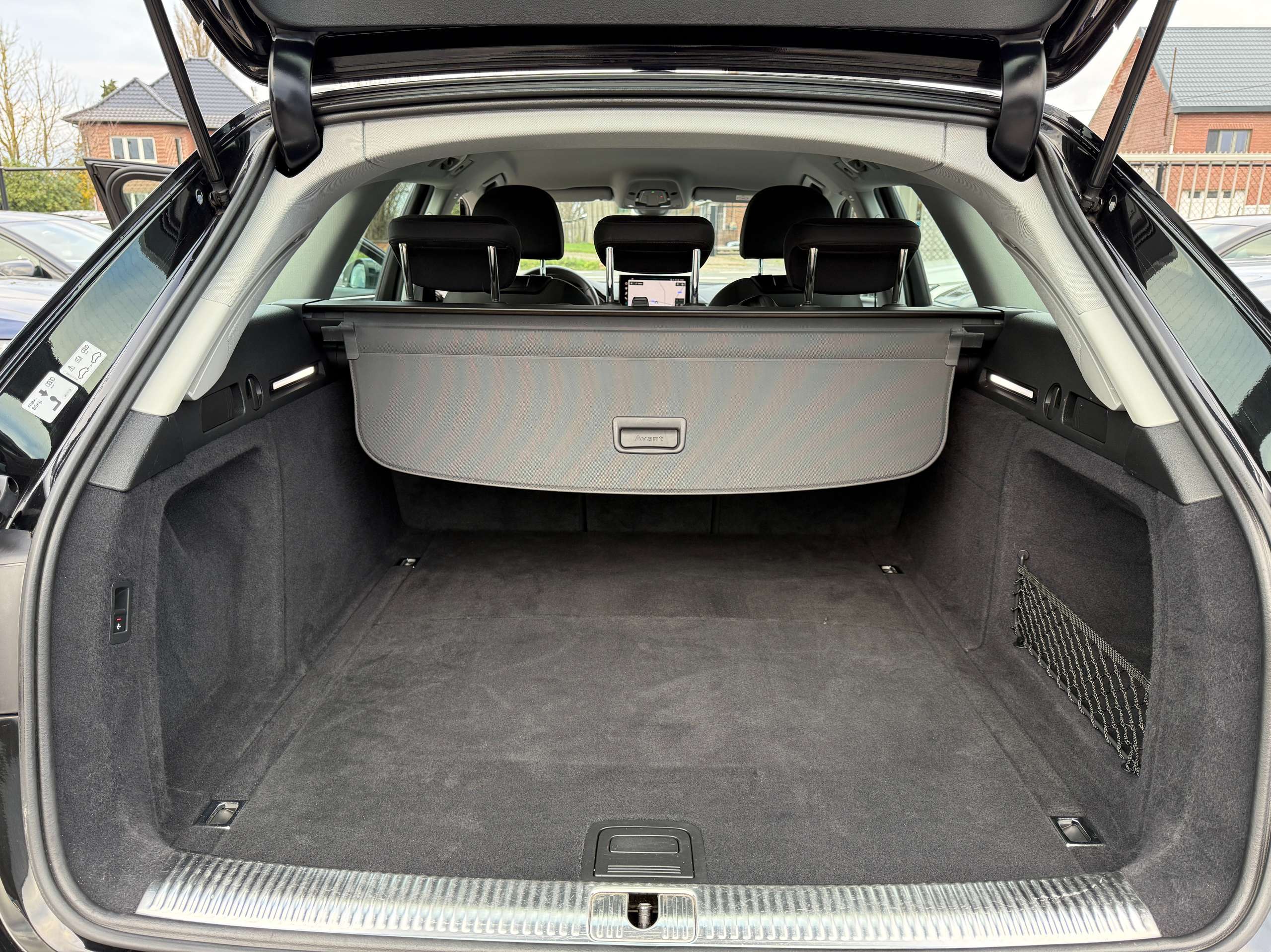 71eaf1ab-b9da-4173-855c-6e40c16ad0f614-audi-a4-2-0-tdi-avant-navigatie-camera-led-xenon-trekhaak.jpg