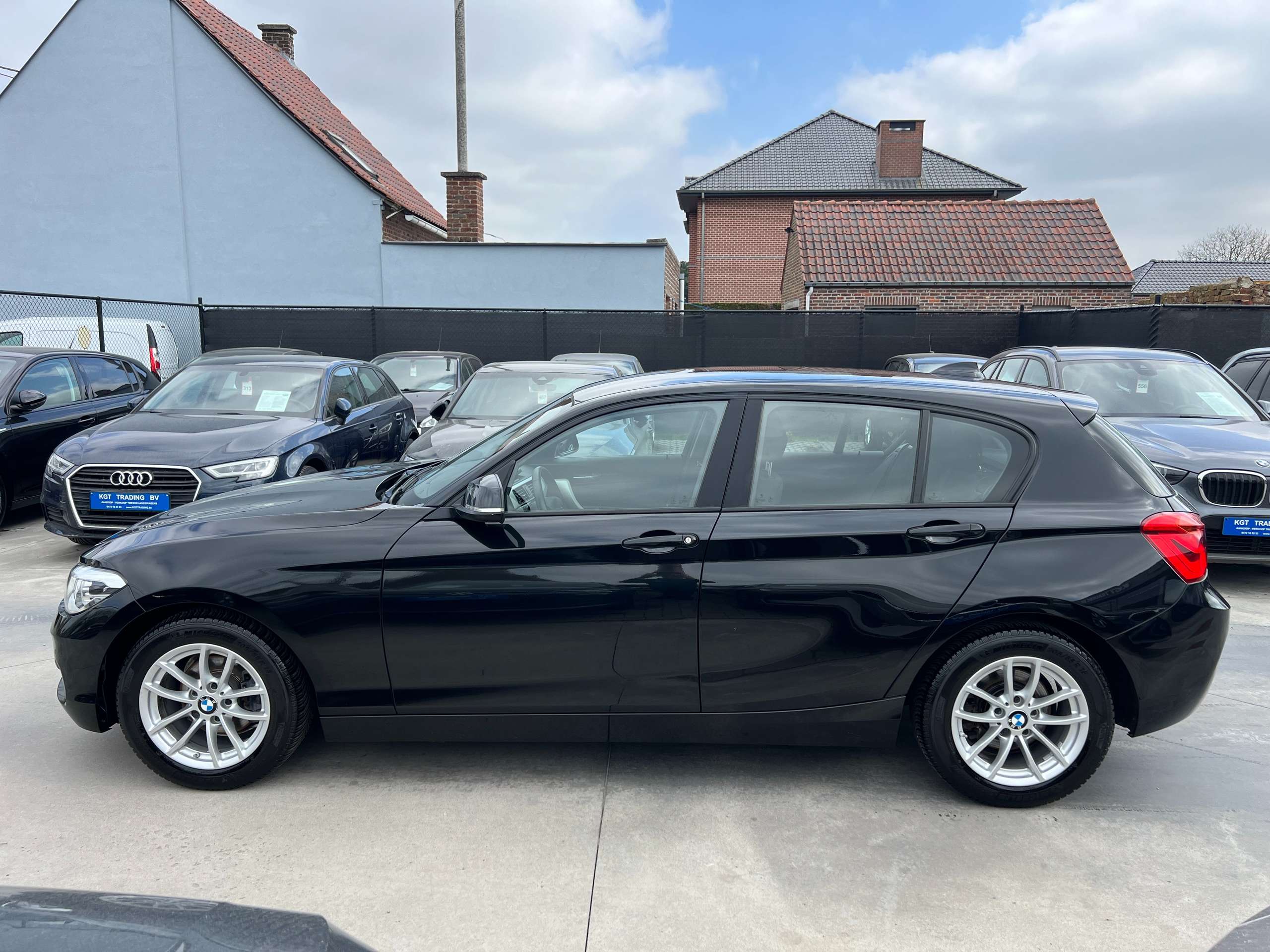 7f031393-4756-4e04-a386-dca6214a26778-bmw-116-i-5-deurs-navigatie-xenon-full-led-pdc-bluetooth.jpg