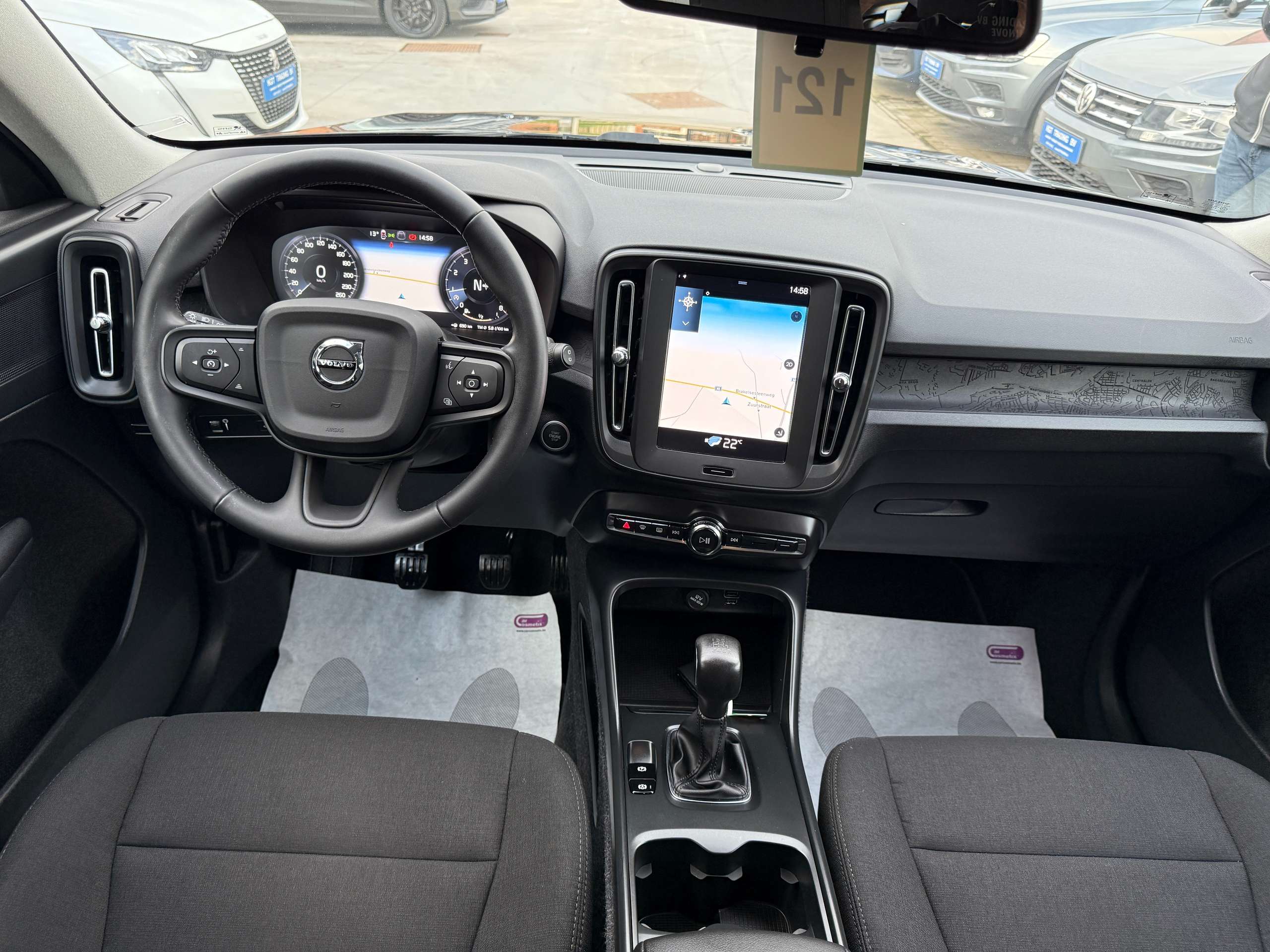 85c0d6d4-5f06-4fa5-ab67-77a3cdf588d627-volvo-xc40-1-5-t2-navigatie-camera-full-led-carplay-pdc-alu.jpg