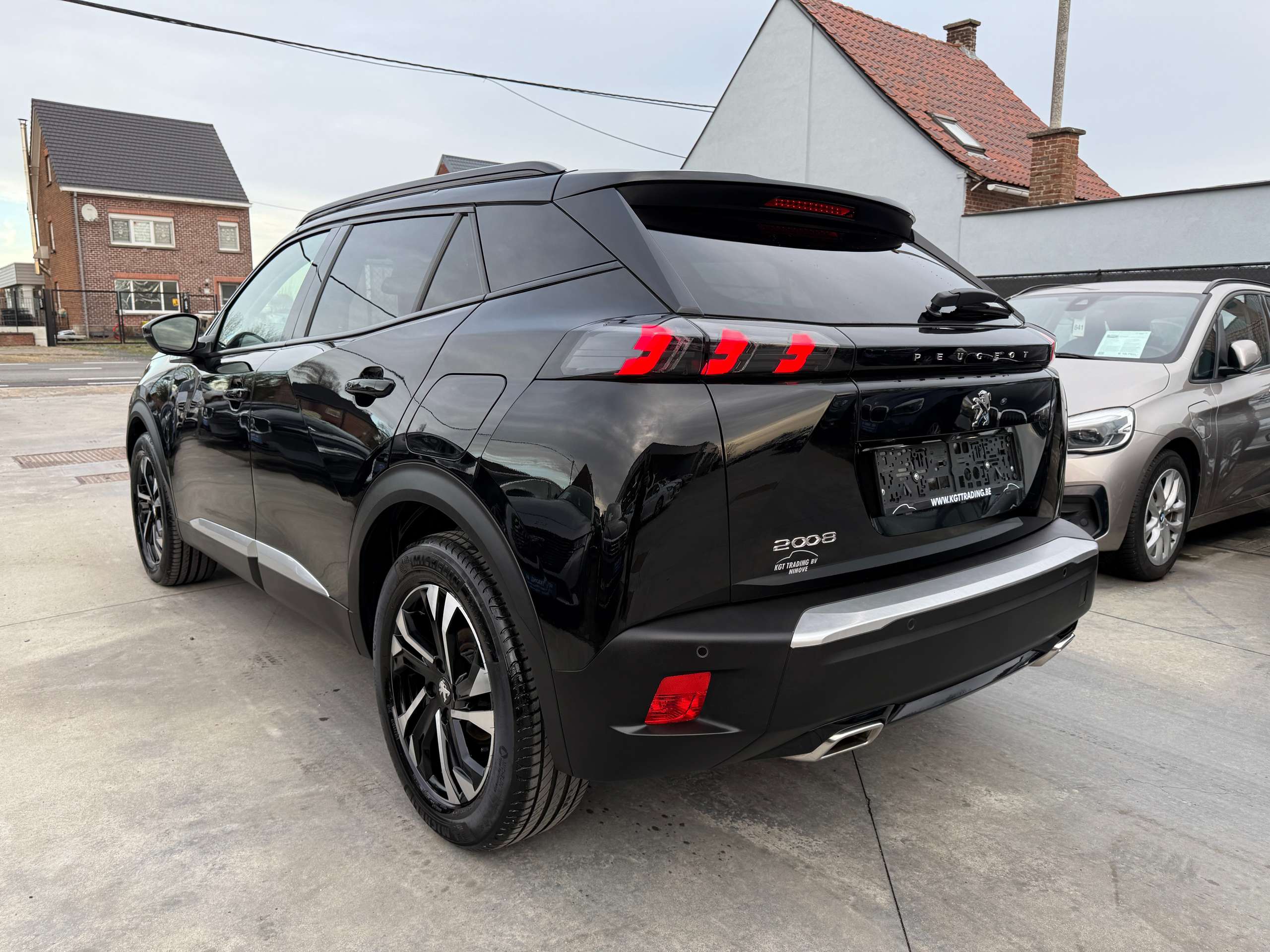 a5d6e34d-58af-4b41-bd9b-144c467bf98e7-peugeot-2008-1-2i-automaat-navi-leder-camera-pano-dak-carplay.jpg