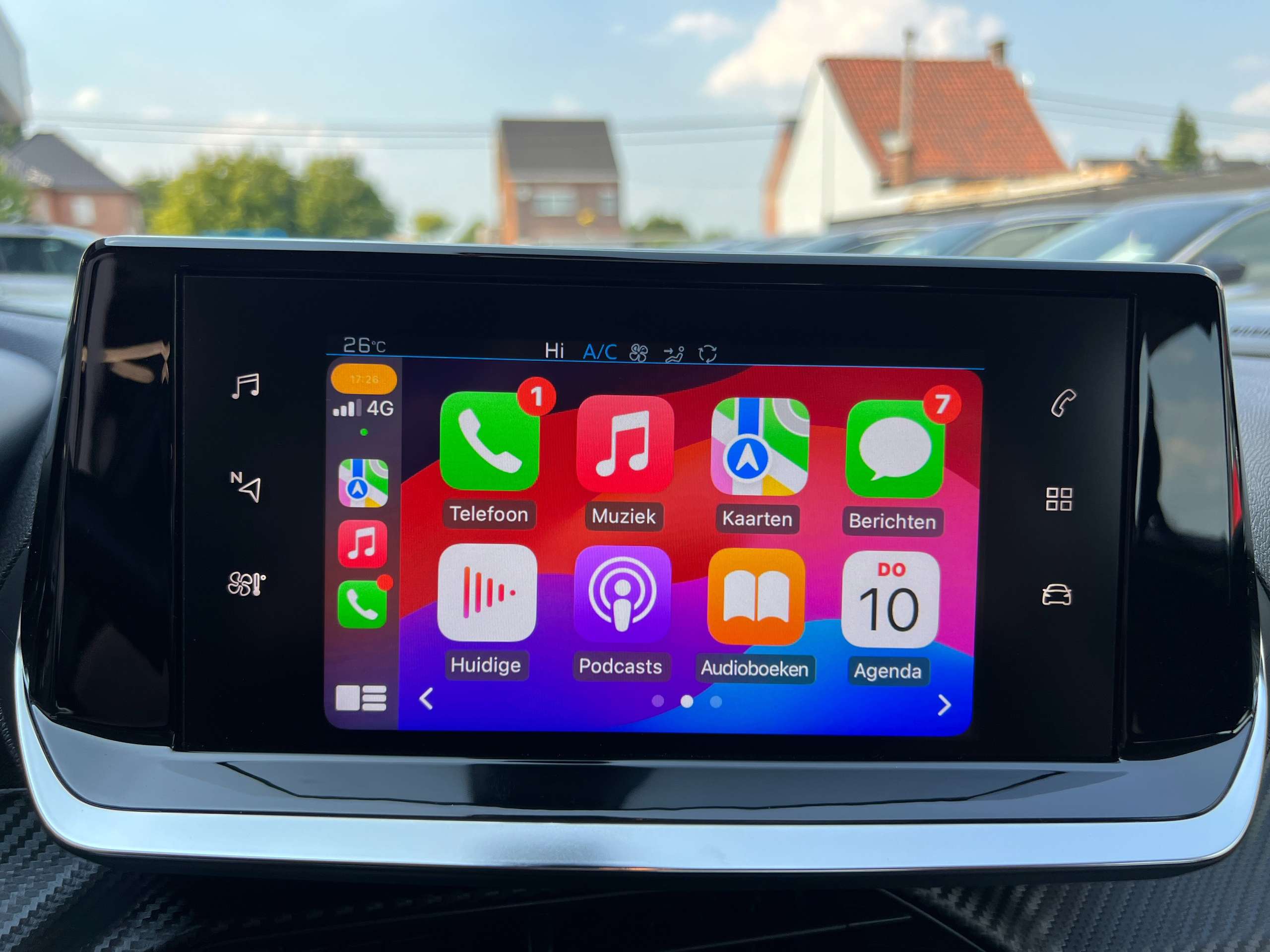 b1143b2e-b38e-4c9a-832f-f91c80654c7b24-peugeot-2008-1-2i-130pk-automaat-navigatie-camera-carplay-led.jpg