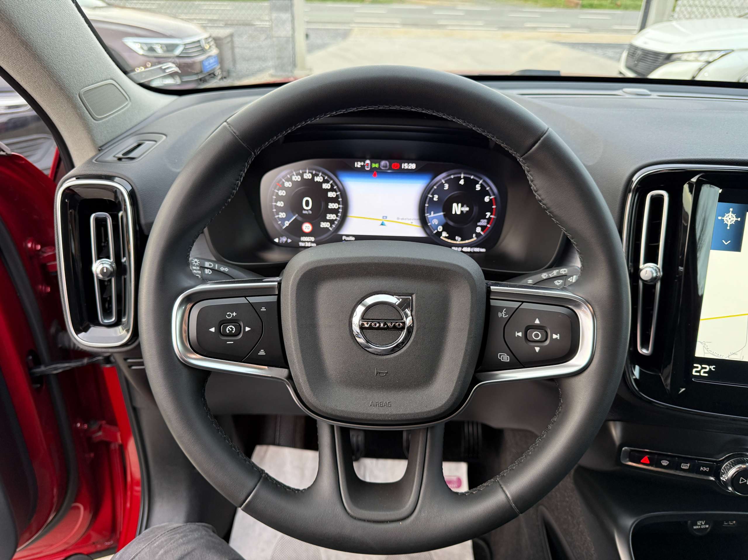 bccb8829-4e1b-446d-b037-2554801f9bd020-volvo-xc40-1-5-t2-navigatie-pilot-assist-full-led-carplay-dab.jpg