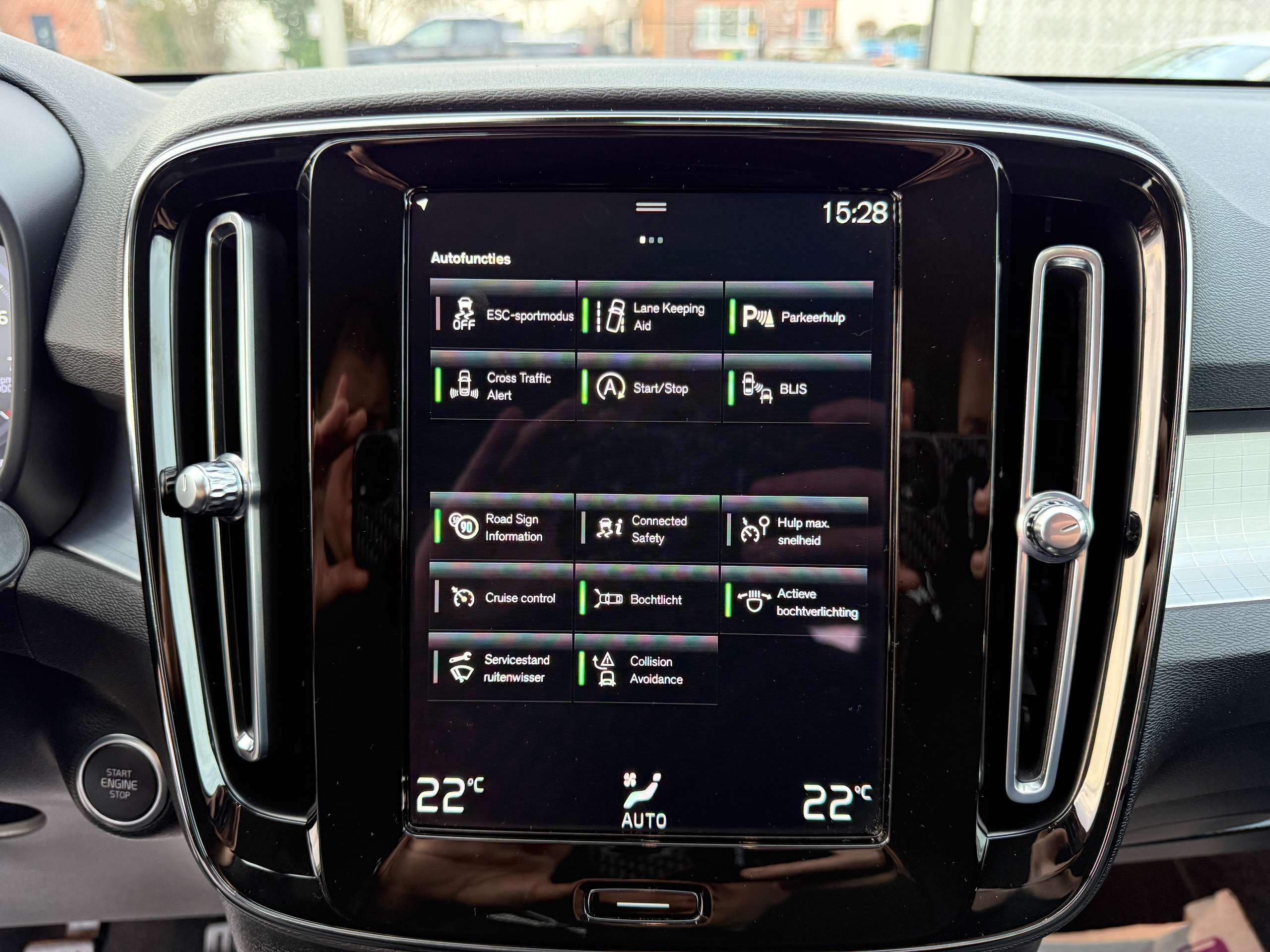 bccb8829-4e1b-446d-b037-2554801f9bd022-volvo-xc40-1-5-t2-navigatie-pilot-assist-full-led-carplay-dab.jpg