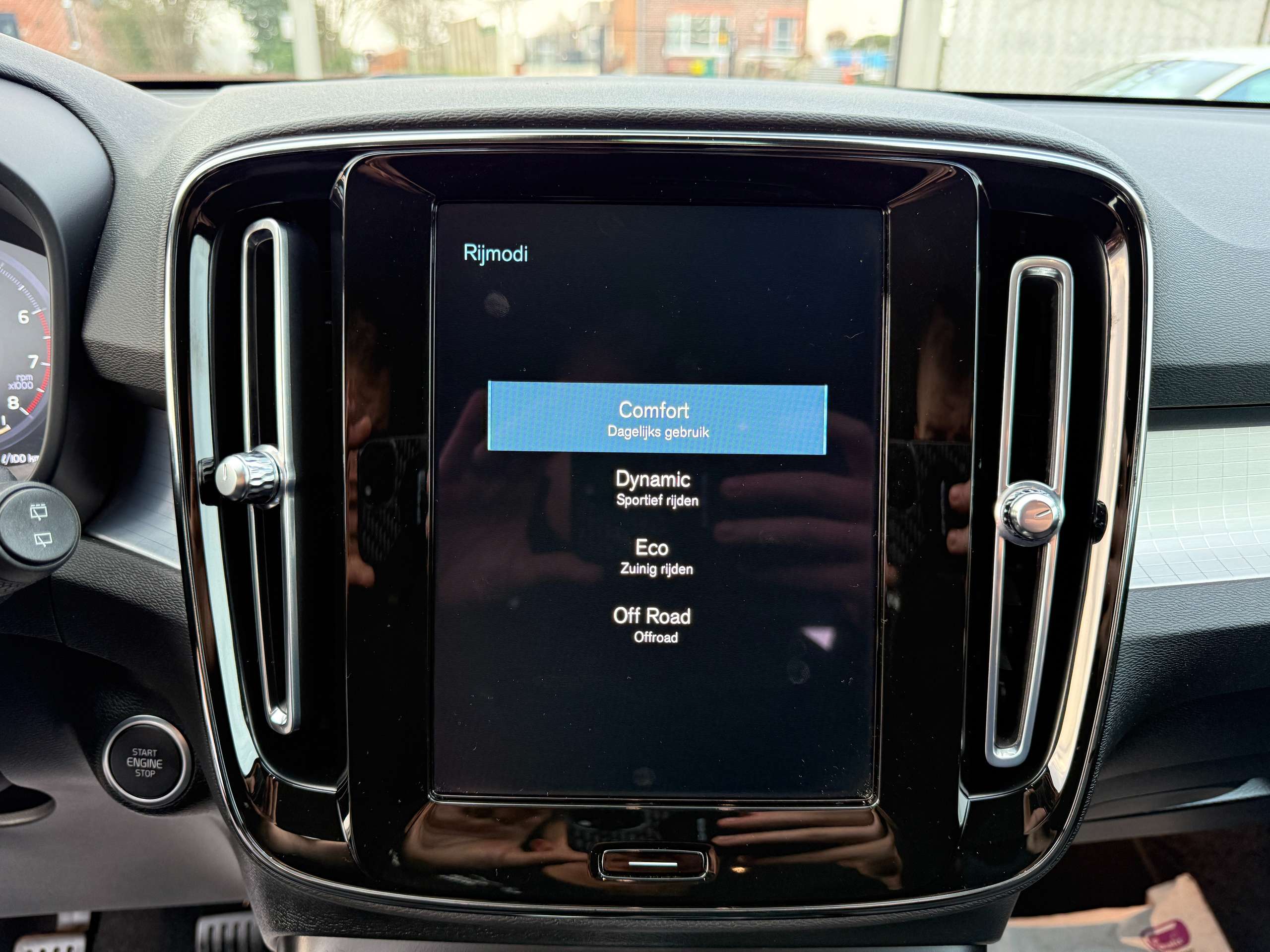 bccb8829-4e1b-446d-b037-2554801f9bd024-volvo-xc40-1-5-t2-navigatie-pilot-assist-full-led-carplay-dab.jpg