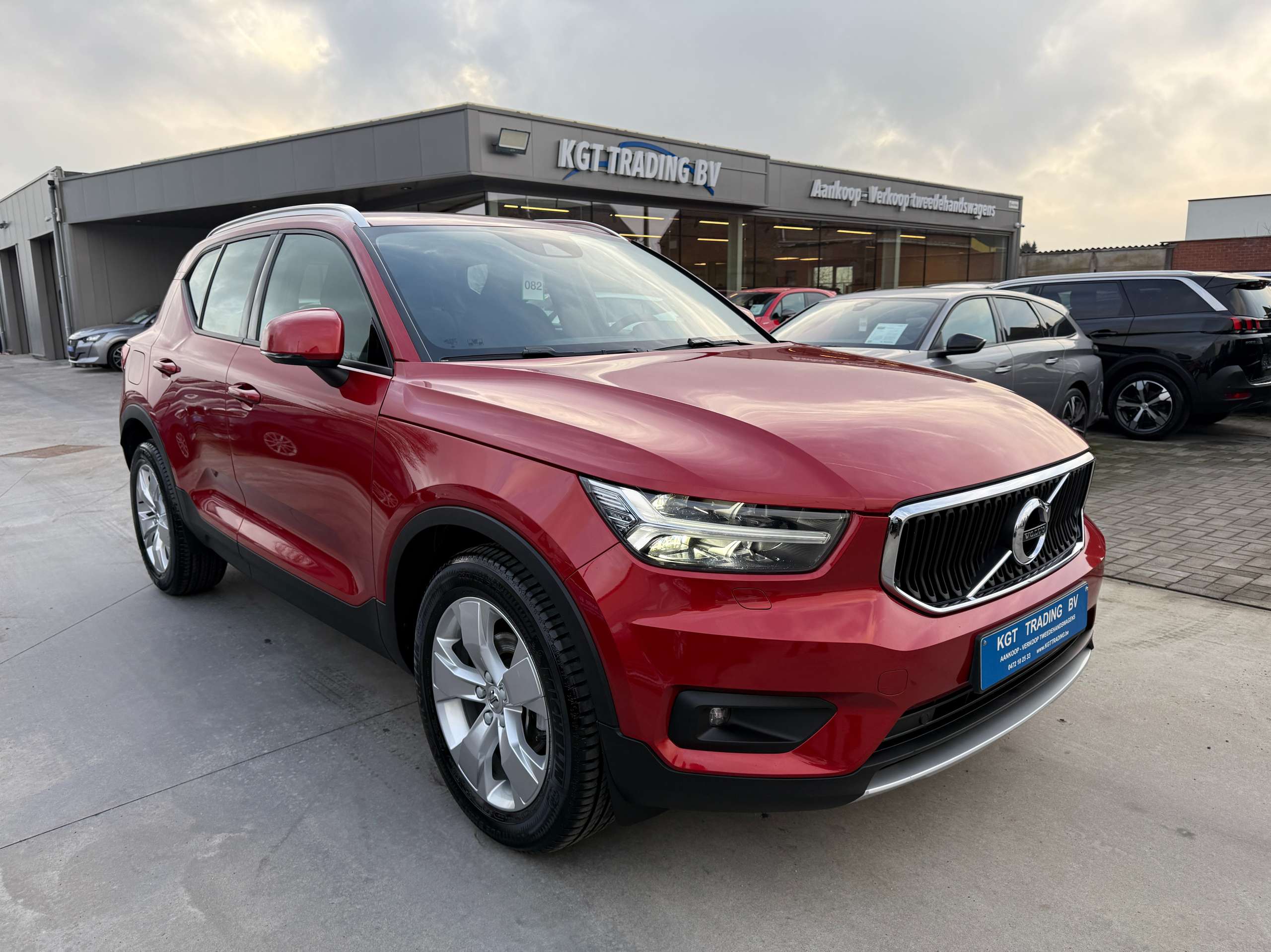 bccb8829-4e1b-446d-b037-2554801f9bd03-volvo-xc40-1-5-t2-navigatie-pilot-assist-full-led-carplay-dab.jpg
