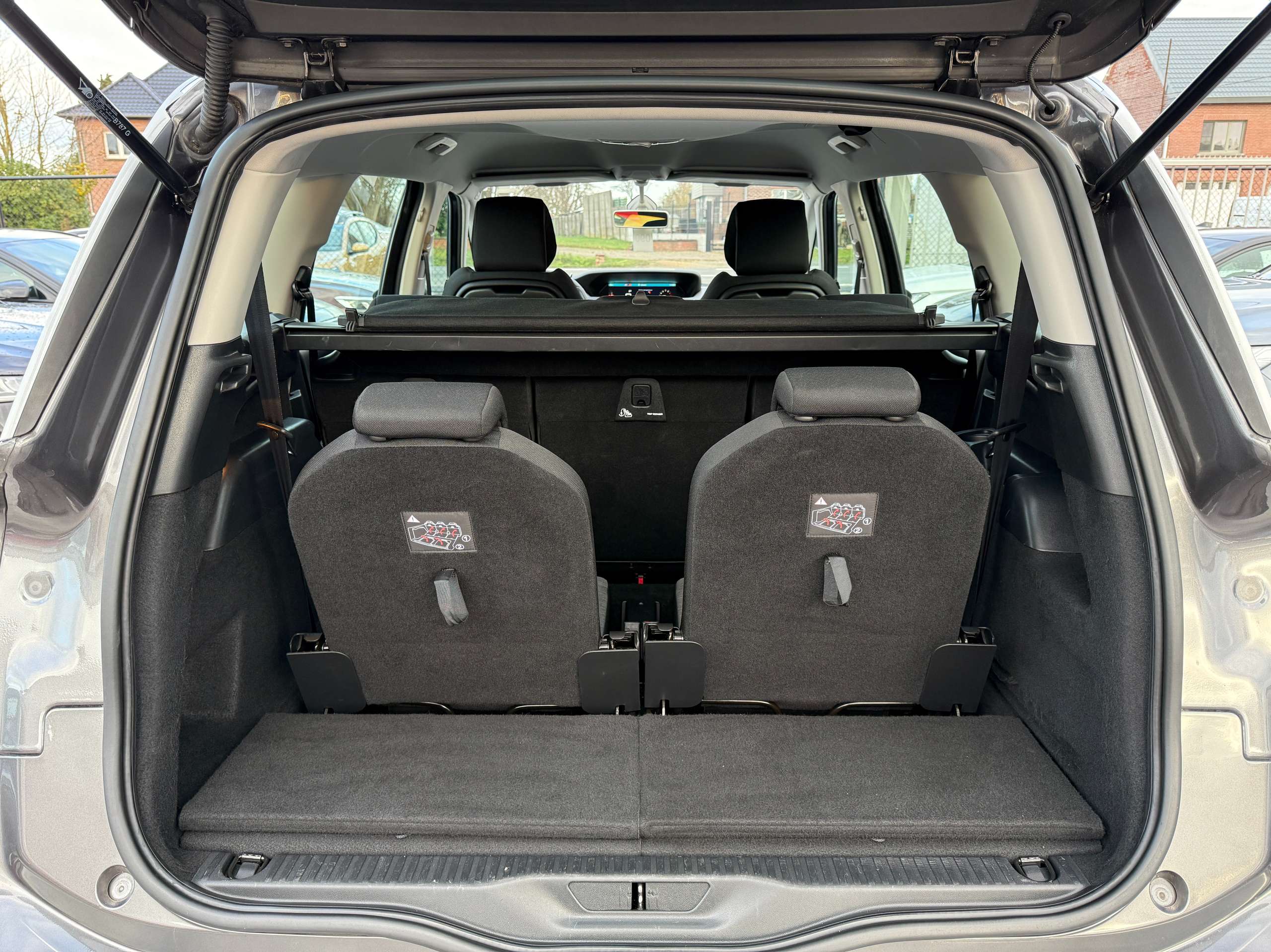 db7c449e-f308-4412-93d7-0718ad9dada714-citroen-grand-c4-spacetourer-1-2i-130pk-automaat-7-zit-navigatie-carplay-led.jpg