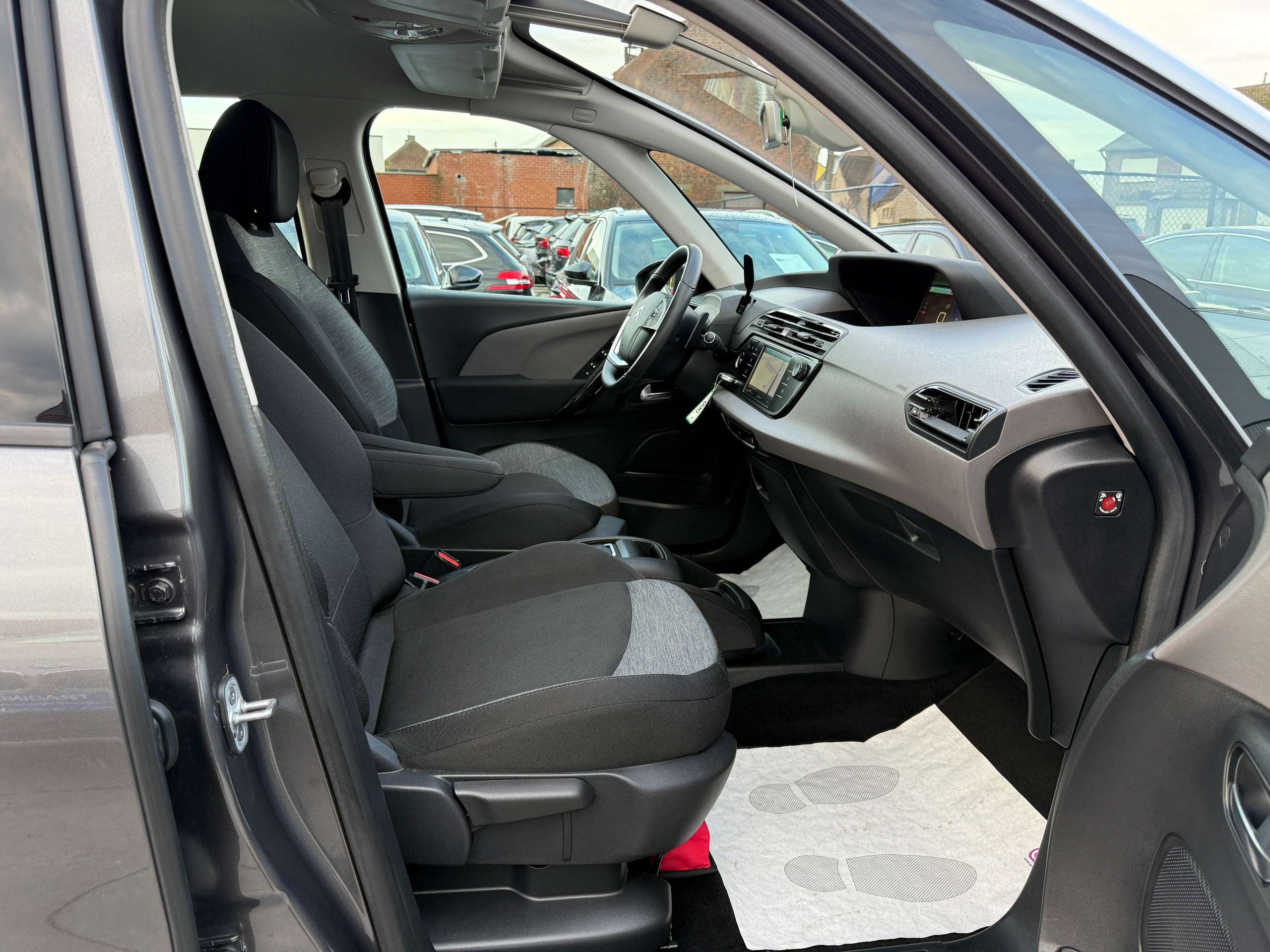 db7c449e-f308-4412-93d7-0718ad9dada723-citroen-grand-c4-spacetourer-1-2i-130pk-automaat-7-zit-navigatie-carplay-led.jpg