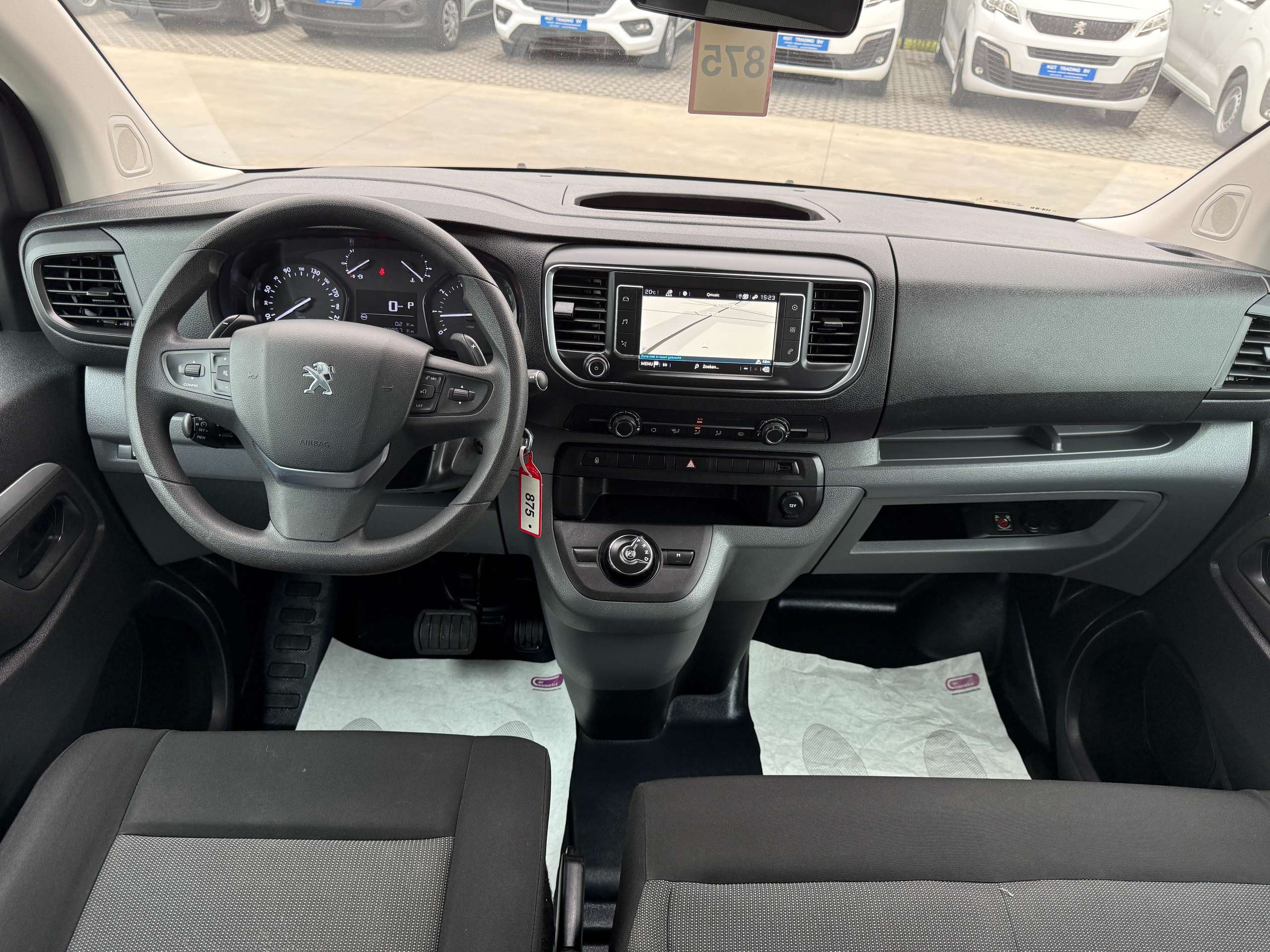 f361e808-6474-41c7-a746-61fb4345d1cd31-peugeot-expert-2-0-bluehdi-6-zit-automaat-navi-camera-carplay-pdc.jpg