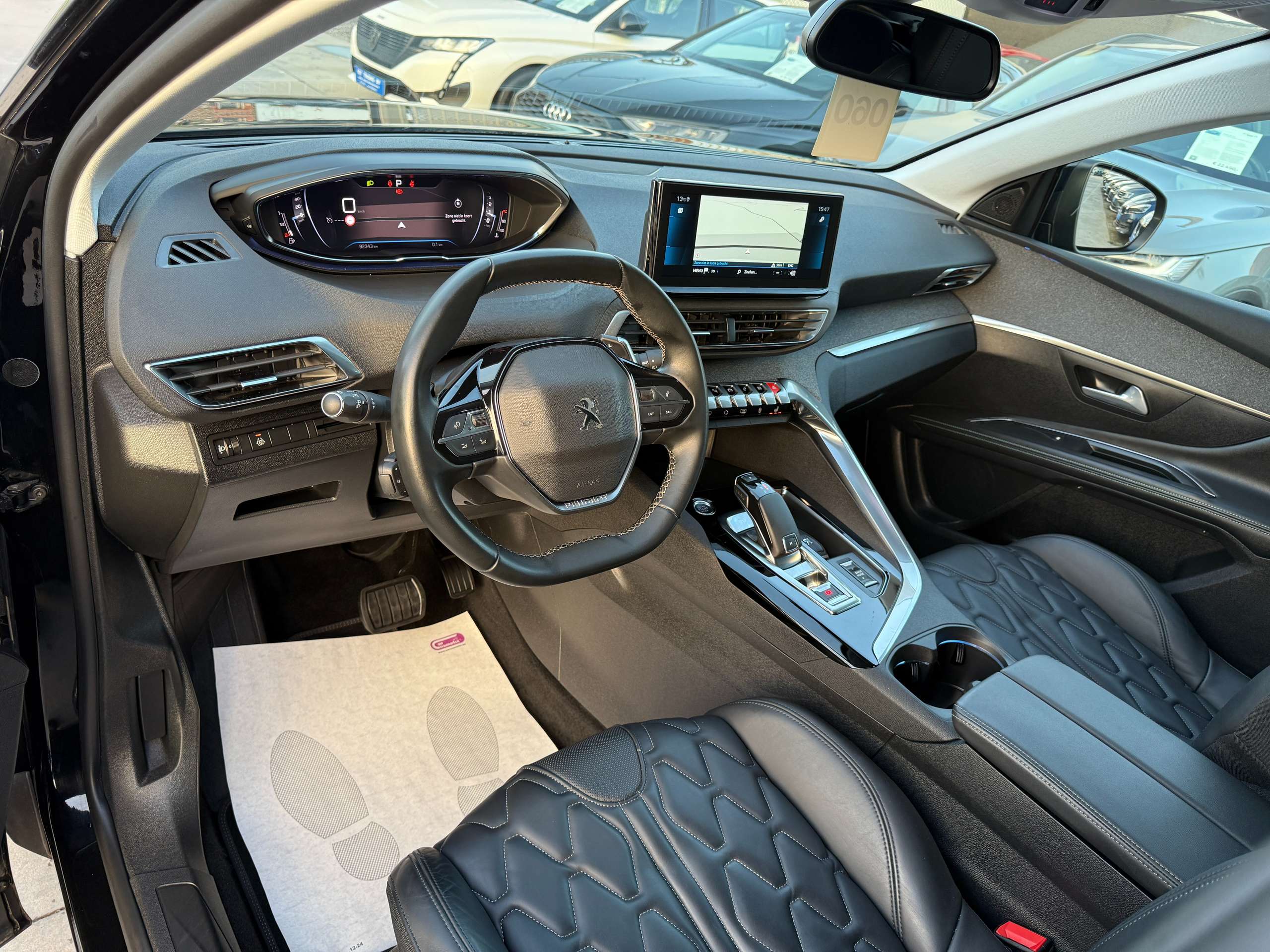 0edddad0-dad5-43f2-8380-019281f5bfd413-peugeot-5008-1-2i-130pk-automaat-7-zit-full-led-navi-zwart-leer.jpg