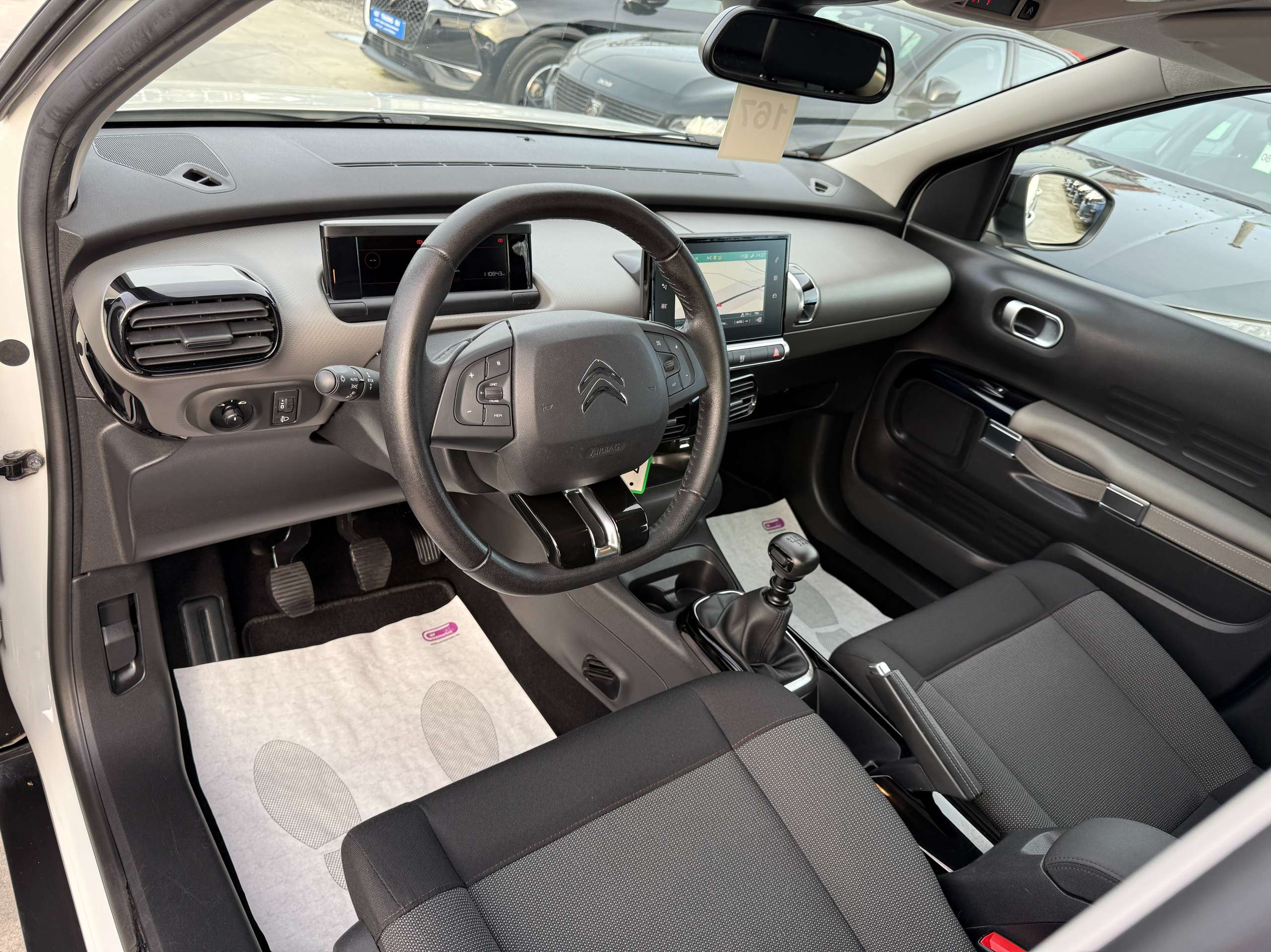 1ace34bd-b54b-42d4-90f6-ec5b18bc4ca712-citroen-c4-cactus-1-2i-110pk-navigatie-carplay-pdc-bluetooth-led-ac.jpg