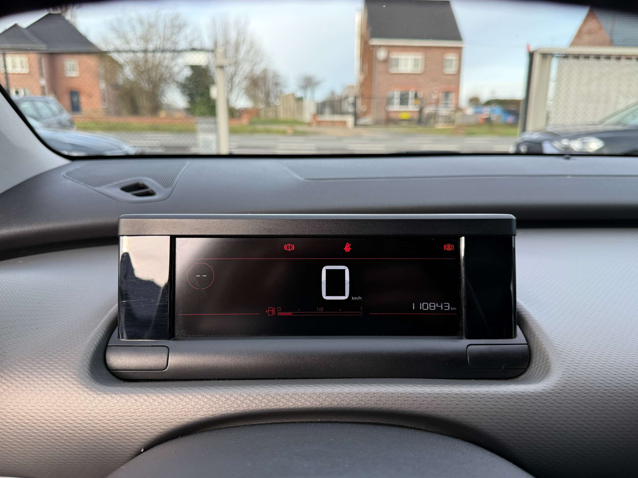 1ace34bd-b54b-42d4-90f6-ec5b18bc4ca715-citroen-c4-cactus-1-2i-110pk-navigatie-carplay-pdc-bluetooth-led-ac.jpg