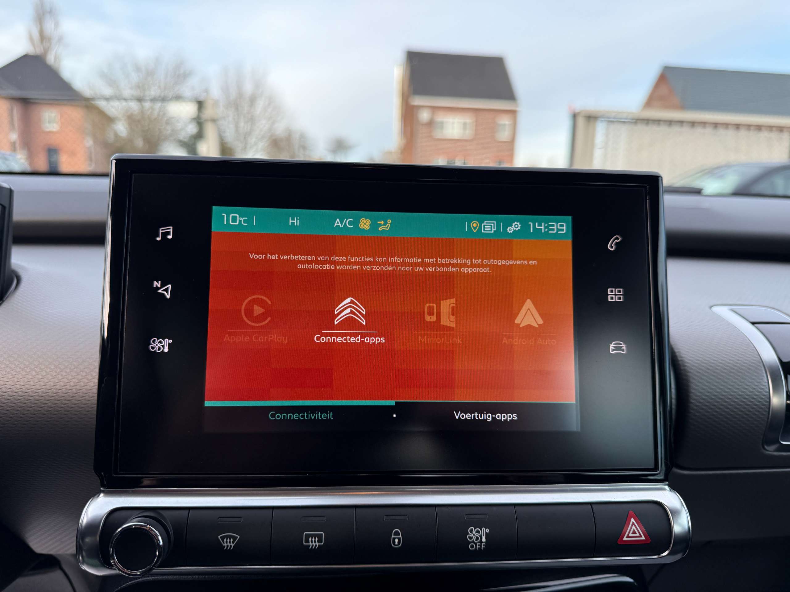 1ace34bd-b54b-42d4-90f6-ec5b18bc4ca719-citroen-c4-cactus-1-2i-110pk-navigatie-carplay-pdc-bluetooth-led-ac.jpg