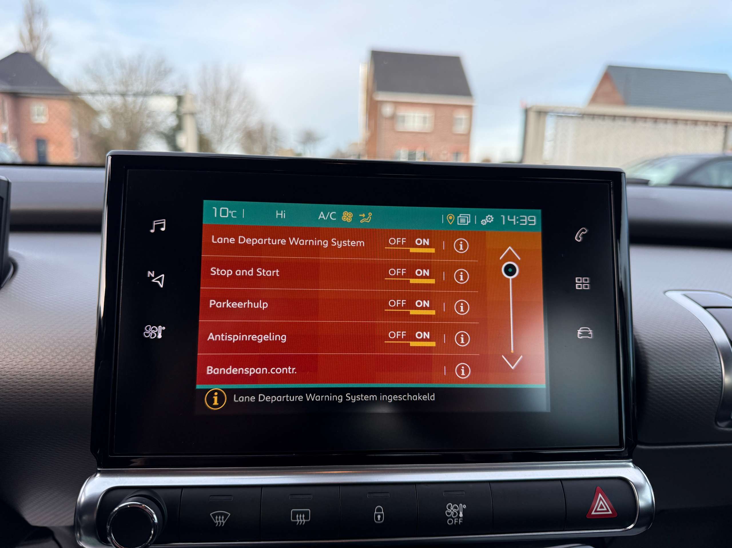 1ace34bd-b54b-42d4-90f6-ec5b18bc4ca720-citroen-c4-cactus-1-2i-110pk-navigatie-carplay-pdc-bluetooth-led-ac.jpg