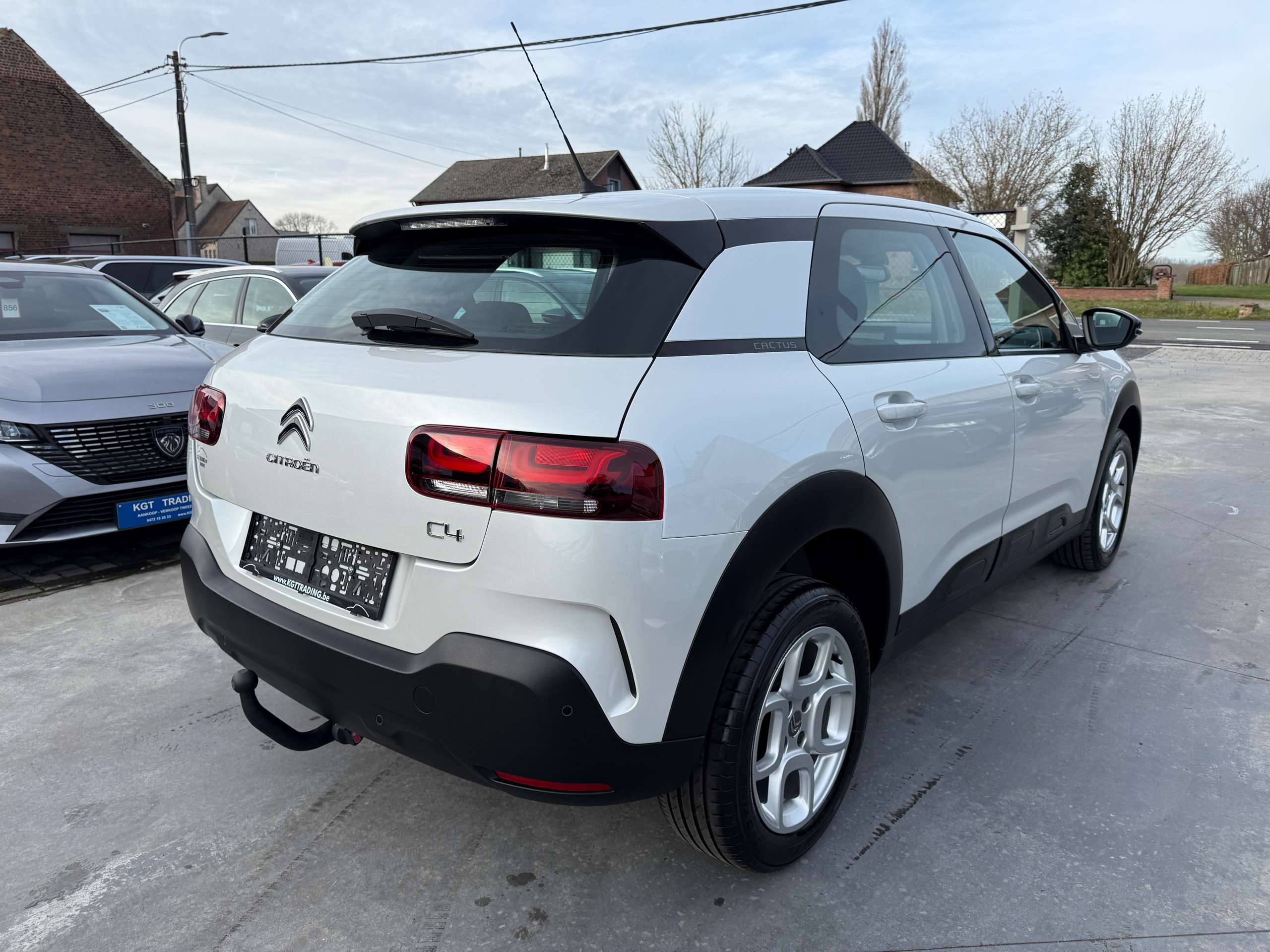 1ace34bd-b54b-42d4-90f6-ec5b18bc4ca75-citroen-c4-cactus-1-2i-110pk-navigatie-carplay-pdc-bluetooth-led-ac.jpg