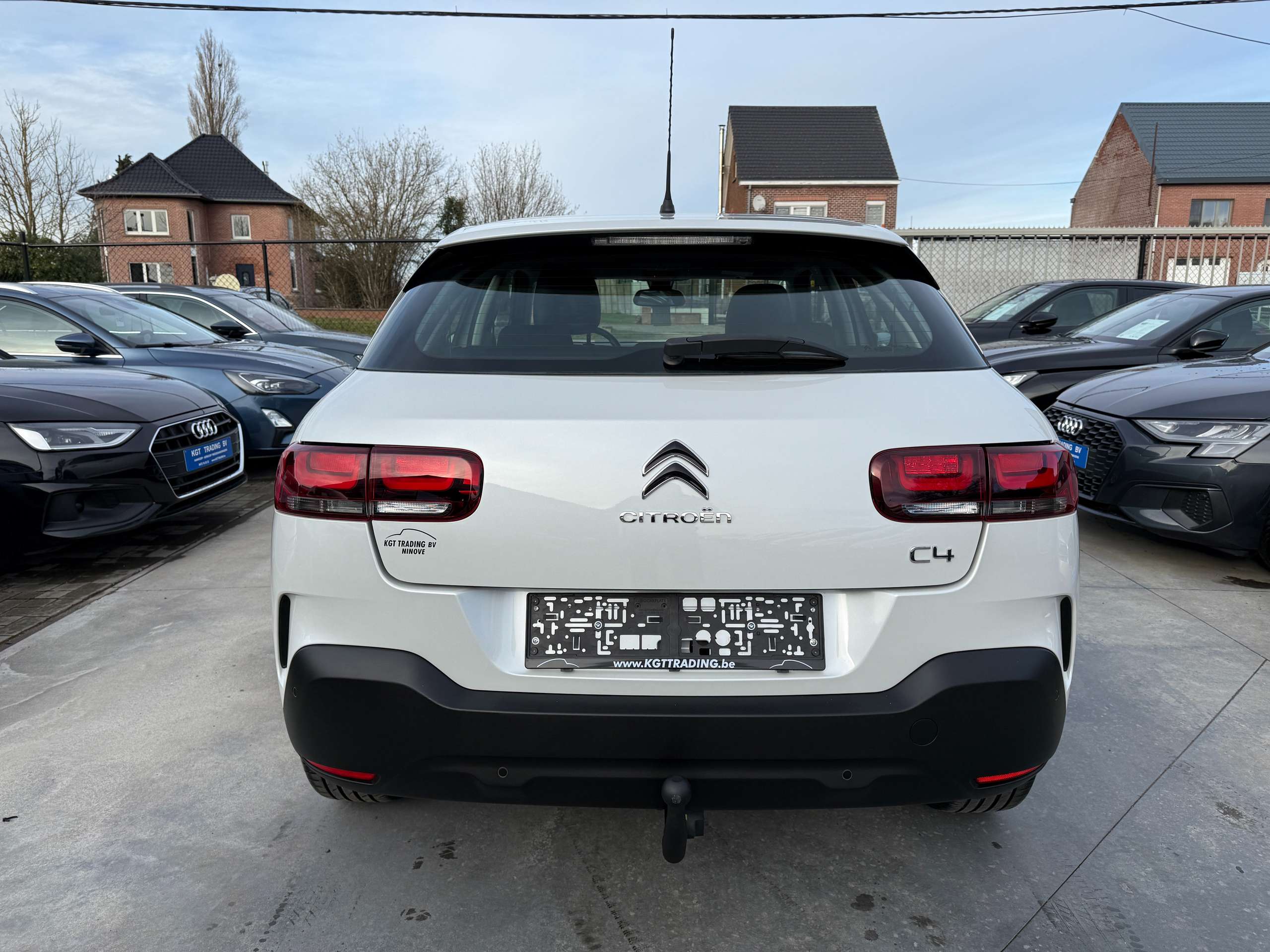 1ace34bd-b54b-42d4-90f6-ec5b18bc4ca76-citroen-c4-cactus-1-2i-110pk-navigatie-carplay-pdc-bluetooth-led-ac.jpg