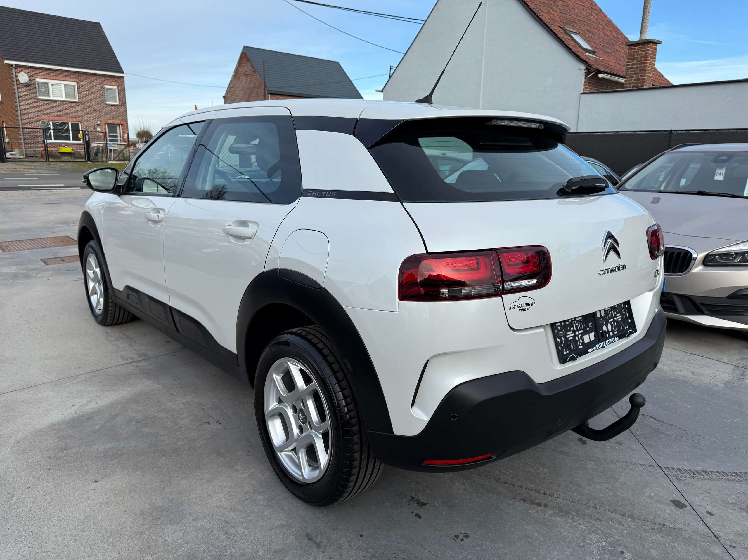 1ace34bd-b54b-42d4-90f6-ec5b18bc4ca77-citroen-c4-cactus-1-2i-110pk-navigatie-carplay-pdc-bluetooth-led-ac.jpg