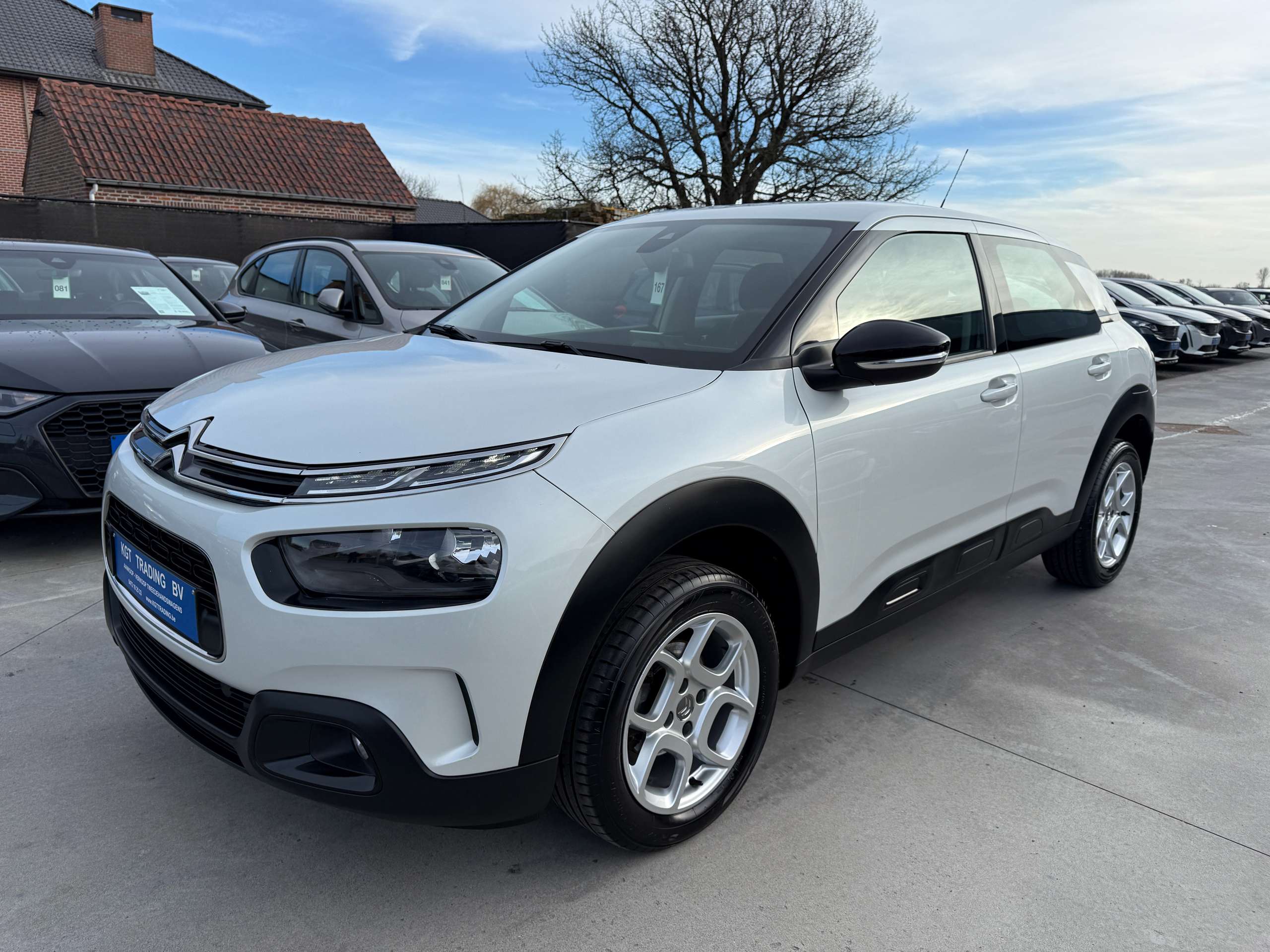 1ace34bd-b54b-42d4-90f6-ec5b18bc4ca79-citroen-c4-cactus-1-2i-110pk-navigatie-carplay-pdc-bluetooth-led-ac.jpg