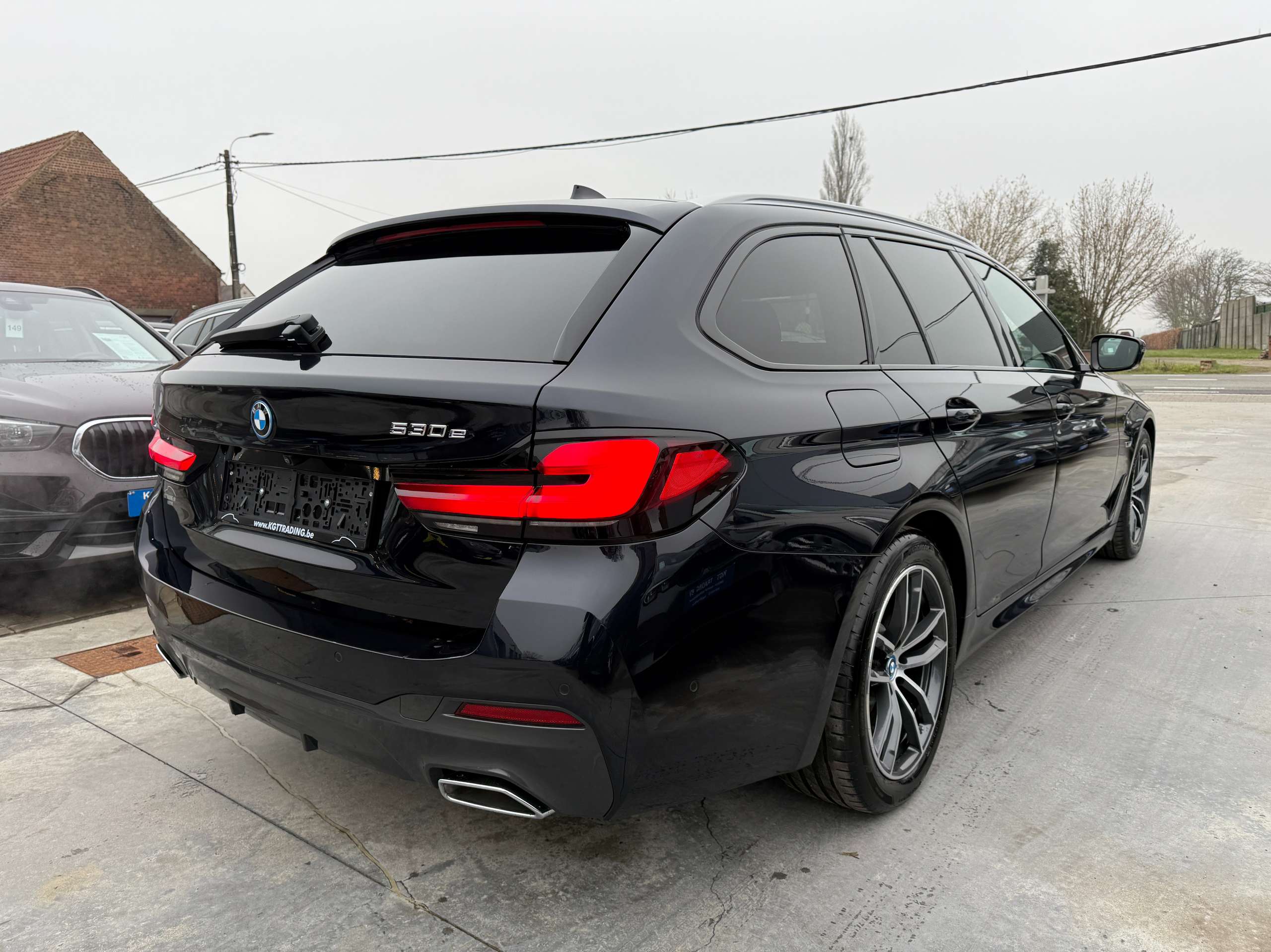 2a93e442-1821-4902-bdae-e49355bb04df5-bmw-530-ea-hybride-m-sport-full-led-360-camera-opendak.jpg