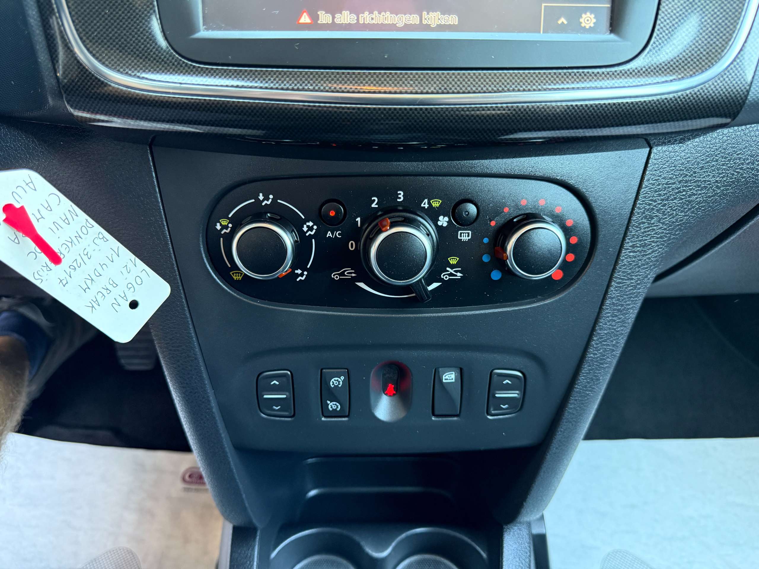 321f791a-5741-47d9-a95f-b700ebd3e7bf18-dacia-logan-1-2i-mcv-break-navigatie-camera-airco-bluetooth.jpg