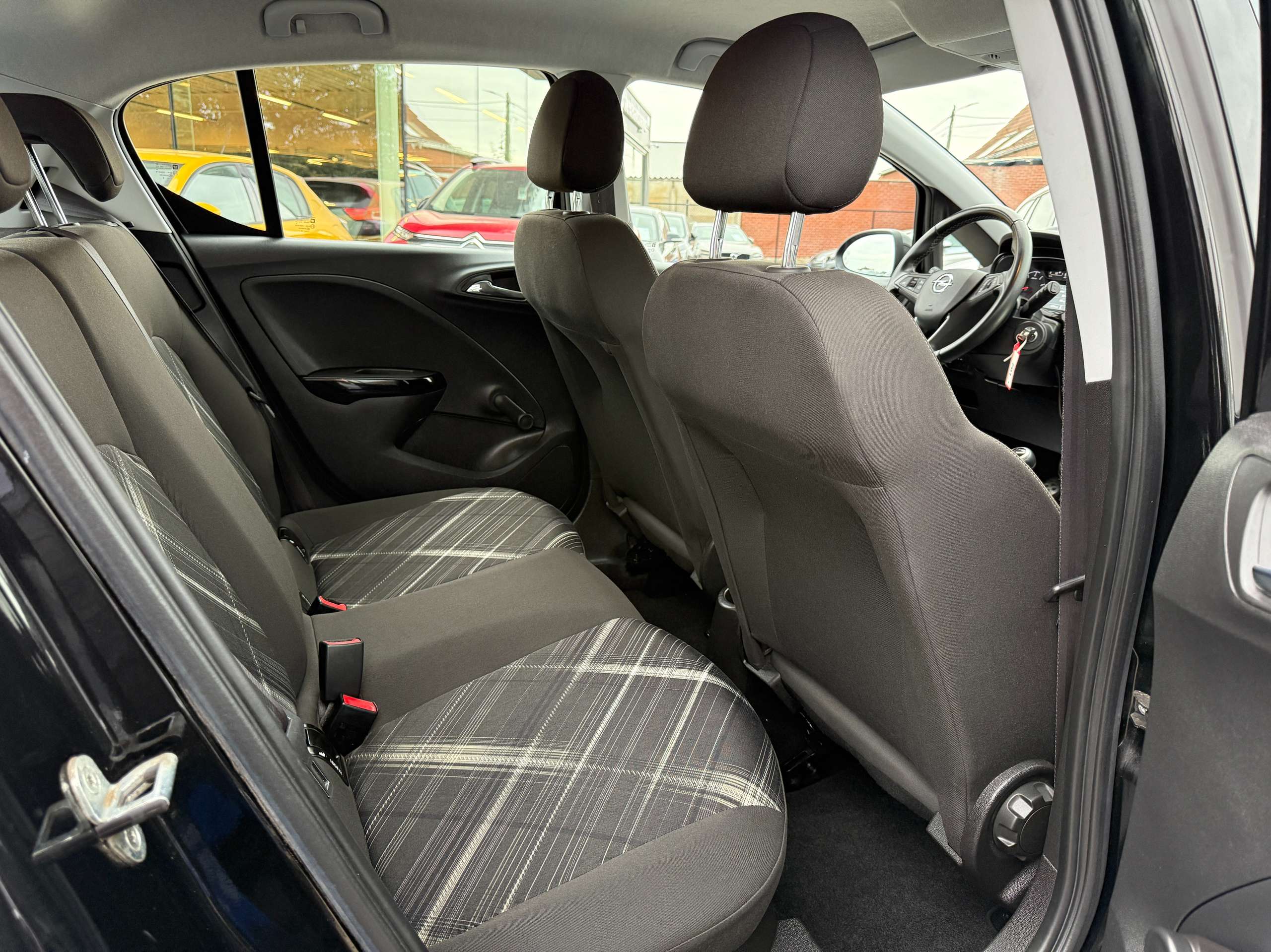 4a3da338-7923-4bc1-95a8-5efcaca6ac7625-opel-corsa-1-2i-black-edition-navigatie-carplay-pdc-alu-airco.jpg