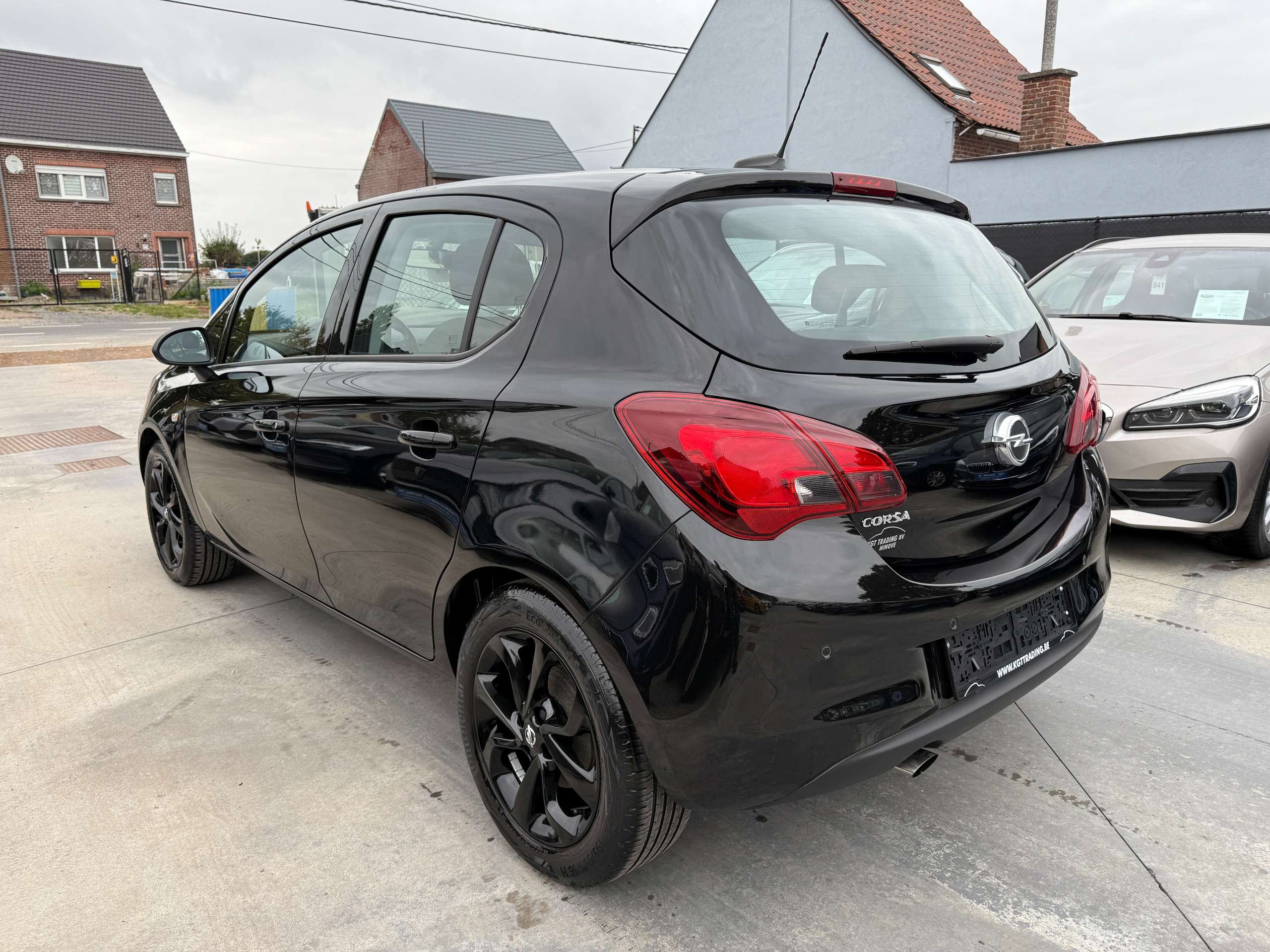 4a3da338-7923-4bc1-95a8-5efcaca6ac767-opel-corsa-1-2i-black-edition-navigatie-carplay-pdc-alu-airco.jpg