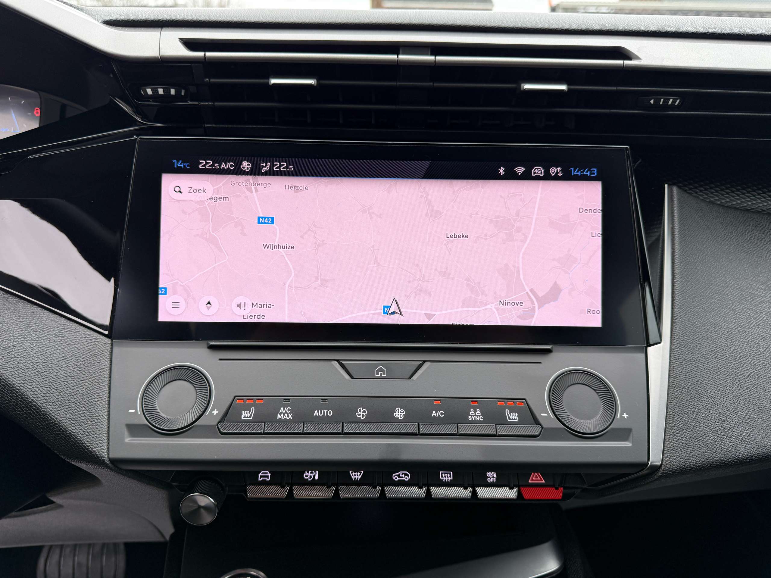 550b7ac9-3156-4731-b73d-ba953b3fd00318-peugeot-308-1-2i-130pk-automaat-full-led-carplay-navi-pdc-alu.jpg