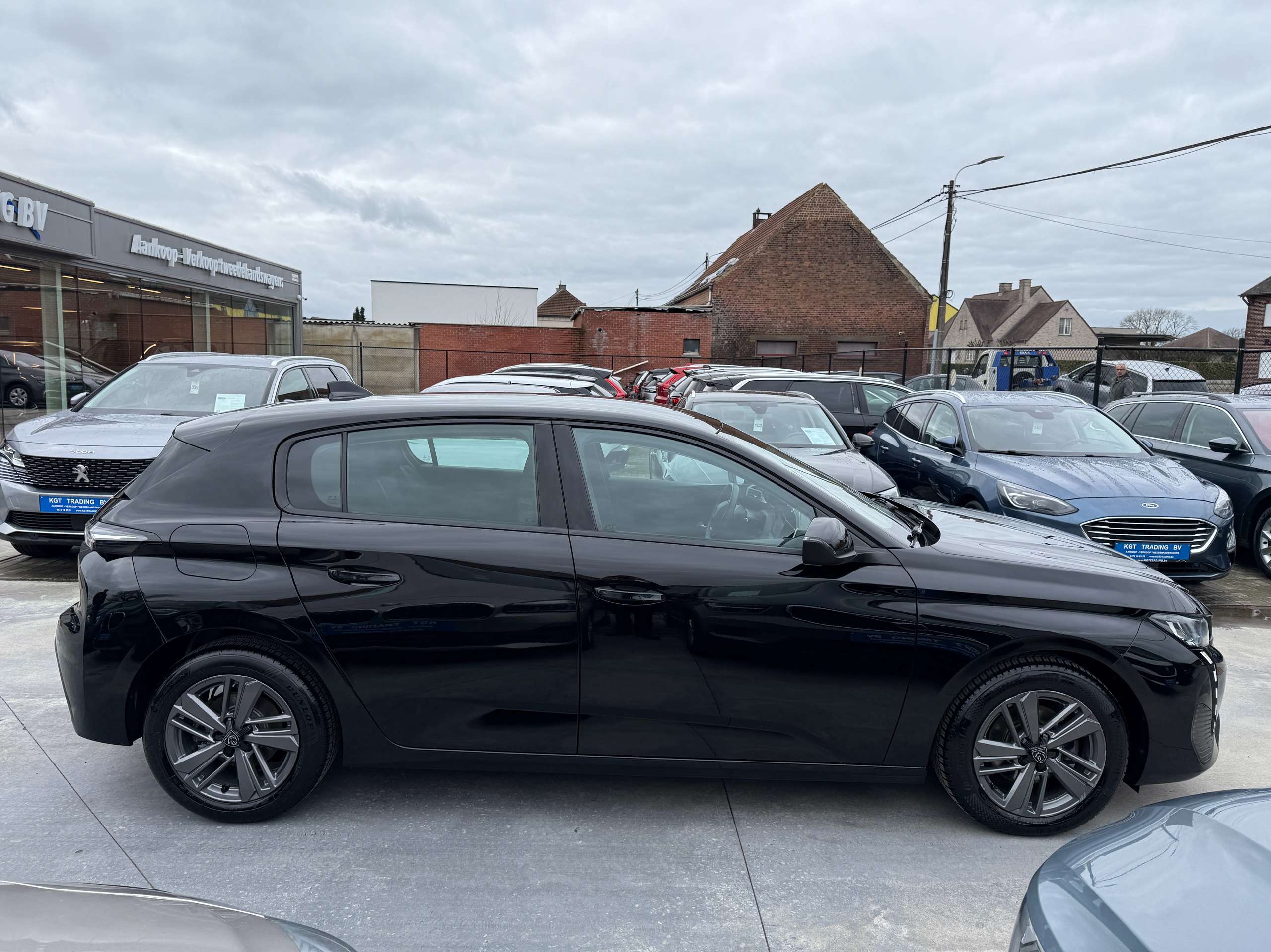 550b7ac9-3156-4731-b73d-ba953b3fd0034-peugeot-308-1-2i-130pk-automaat-full-led-carplay-navi-pdc-alu.jpg