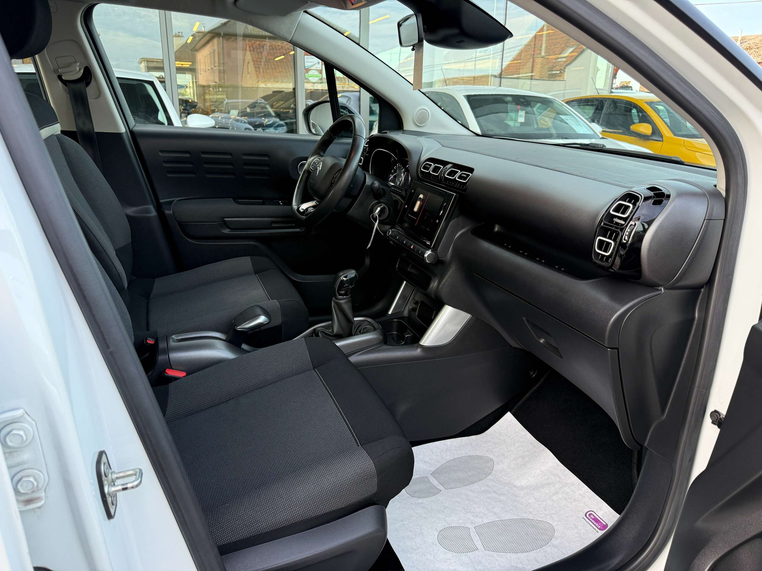 572a4eee-a6cb-4ad2-af9a-579dbec6c8ff20-citroen-c3-aircross-1-2i-82pk-bluetooth-airco-trekhaak-carpass-led.jpg