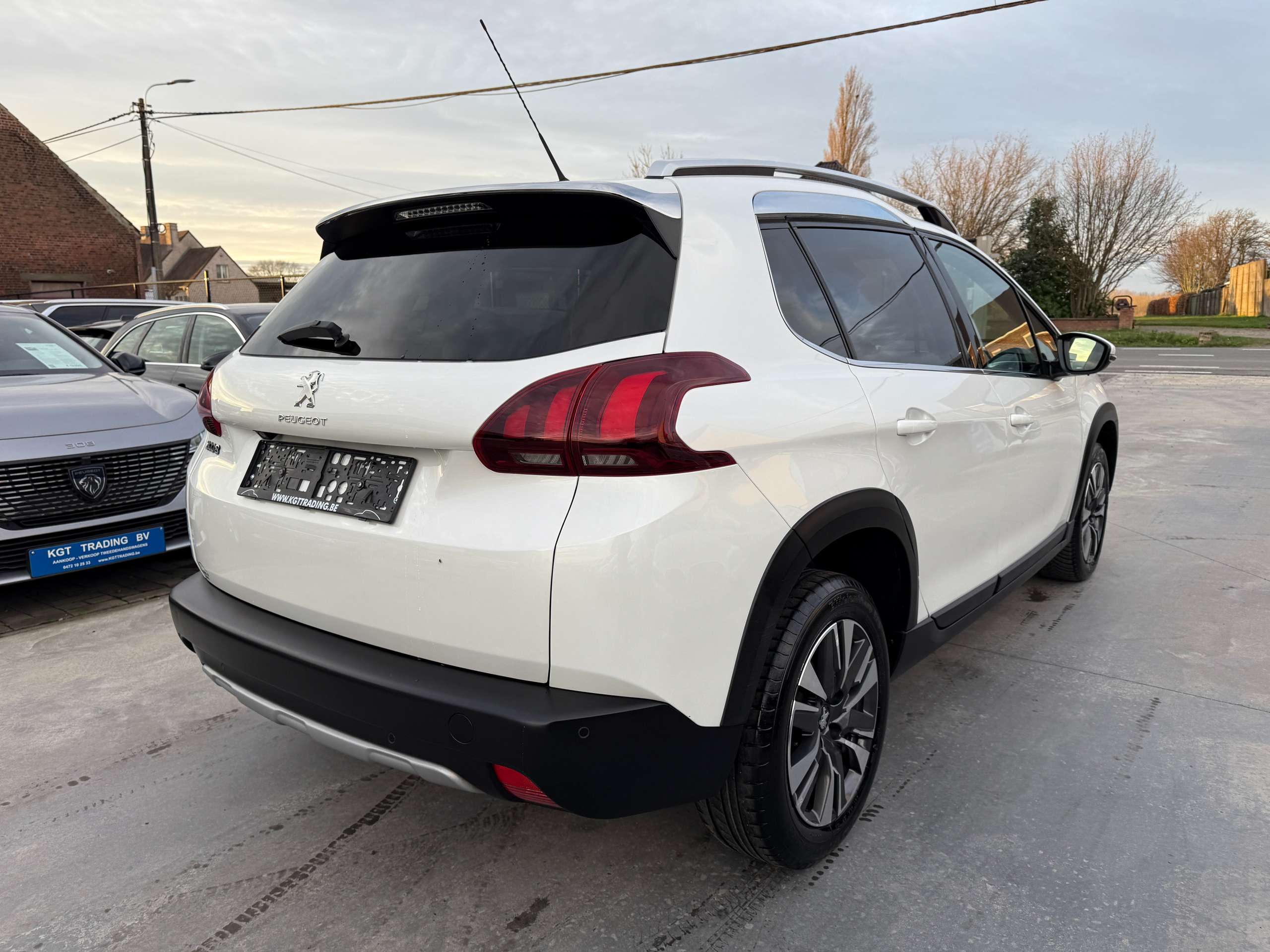 5b38bf9d-bdbb-4394-b61f-8aa1f7add8a05-peugeot-2008-1-2i-puretech-110pk-navi-leder-pano-dak-camera-pdc.jpg