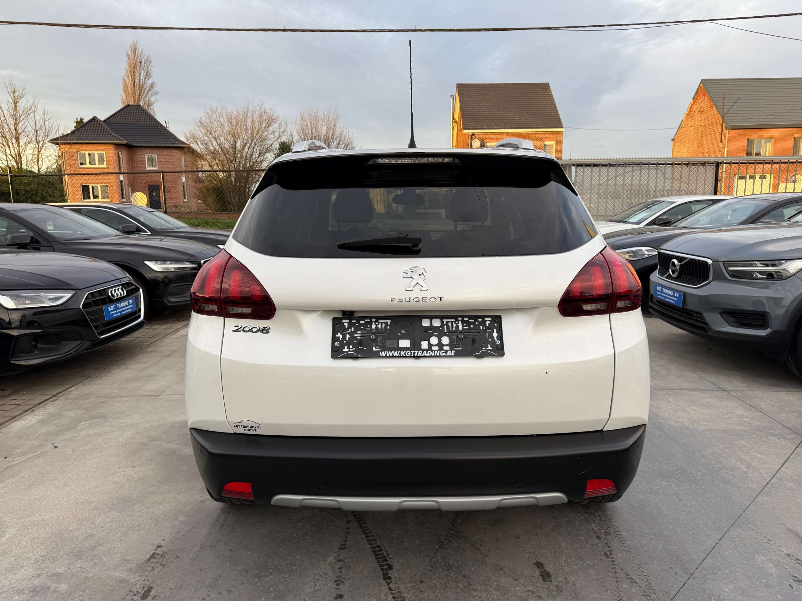5b38bf9d-bdbb-4394-b61f-8aa1f7add8a06-peugeot-2008-1-2i-puretech-110pk-navi-leder-pano-dak-camera-pdc.jpg