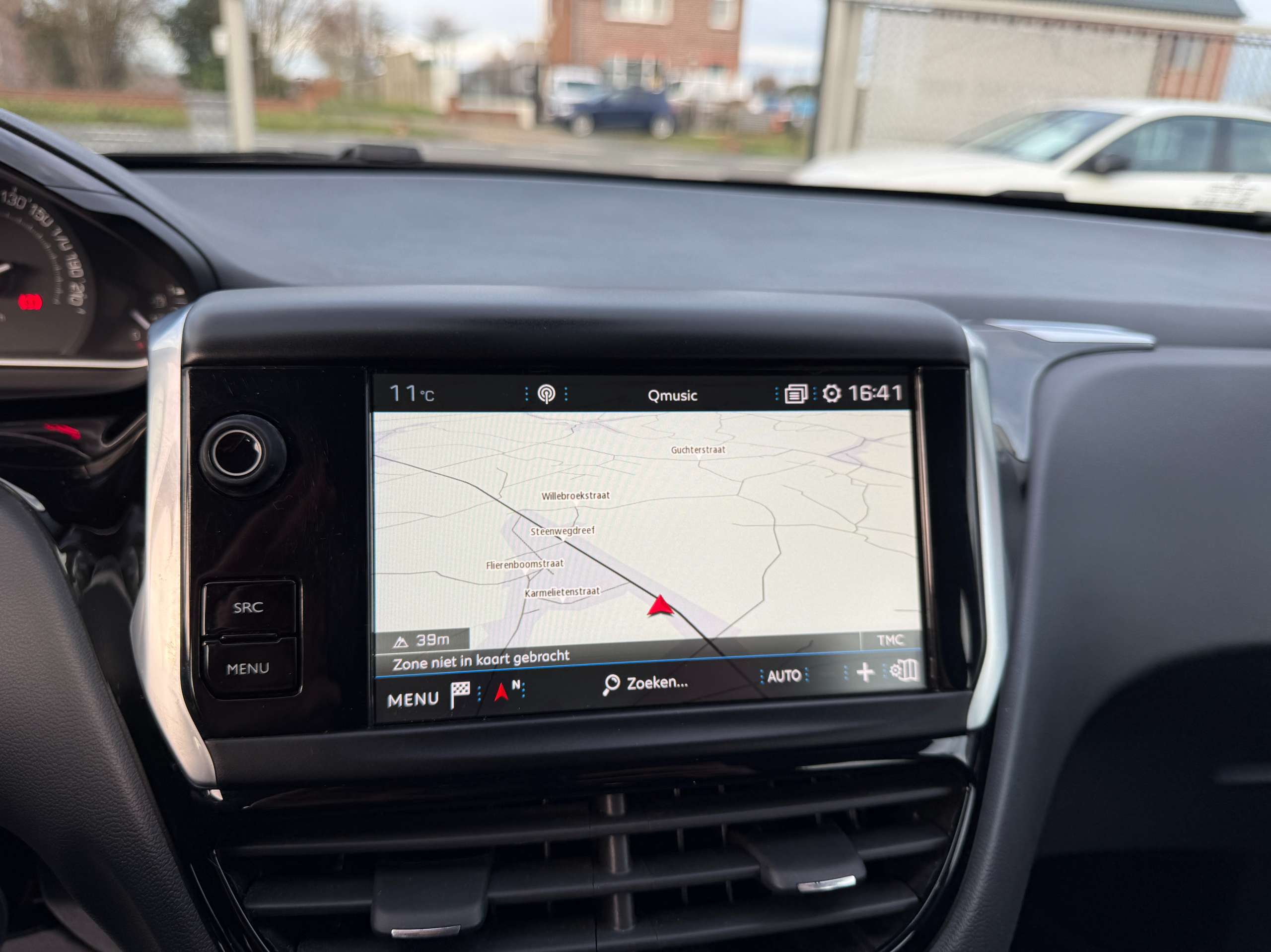 68b8b36f-b7a6-4ca6-b2c8-451b0732a04219-peugeot-208-1-2i-5-deurs-navigatie-carplay-bluetooth-pdc-alu.jpg
