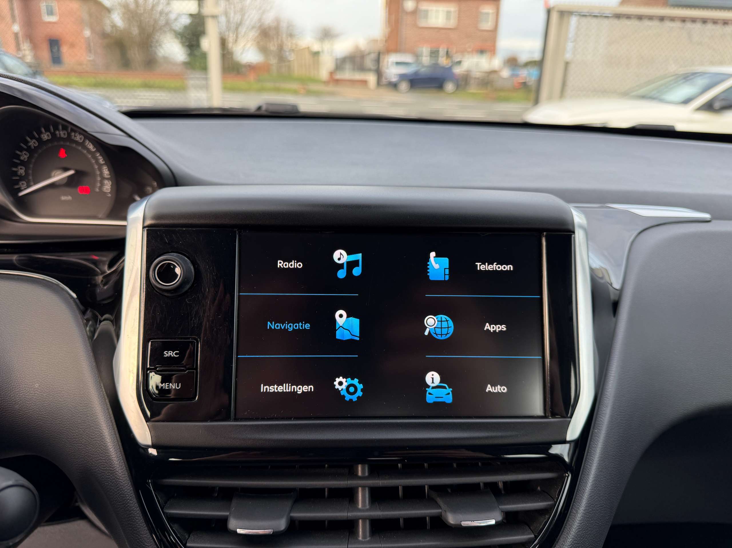 68b8b36f-b7a6-4ca6-b2c8-451b0732a04221-peugeot-208-1-2i-5-deurs-navigatie-carplay-bluetooth-pdc-alu.jpg