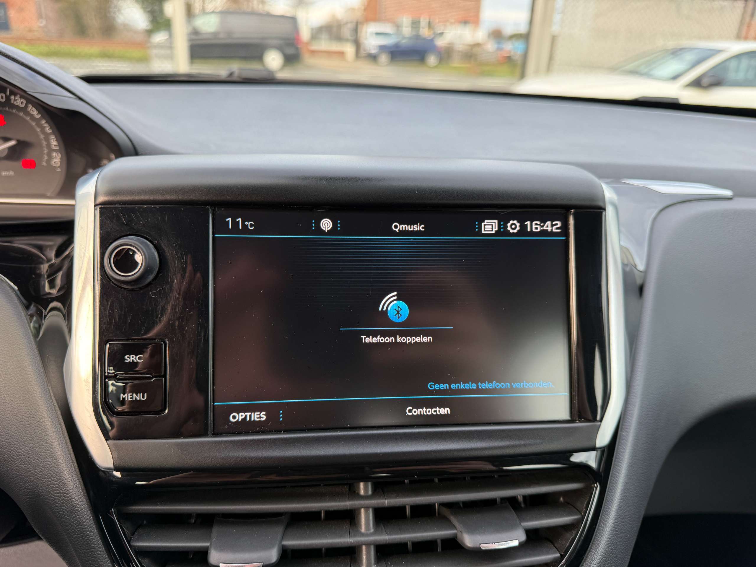 68b8b36f-b7a6-4ca6-b2c8-451b0732a04223-peugeot-208-1-2i-5-deurs-navigatie-carplay-bluetooth-pdc-alu.jpg