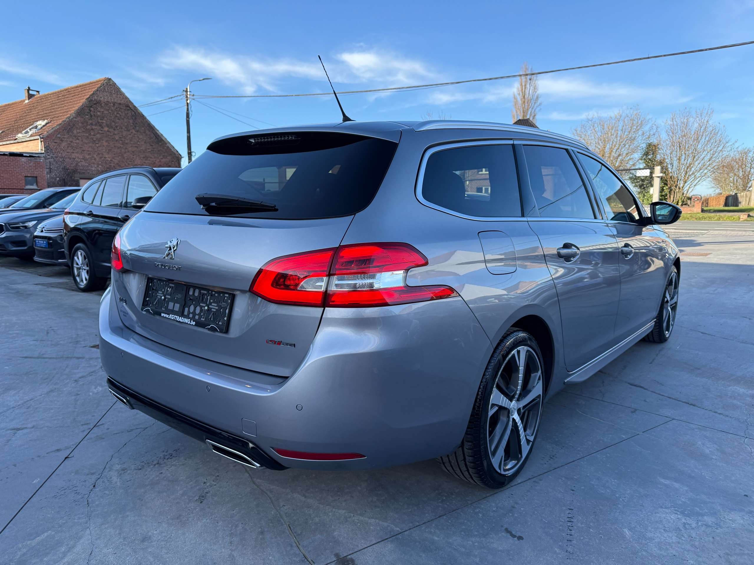 712174d4-65d1-4974-a973-db562ef47d4b5-peugeot-308-1-2i-130pk-gt-line-automaat-navi-leder-xenon-dab.jpg