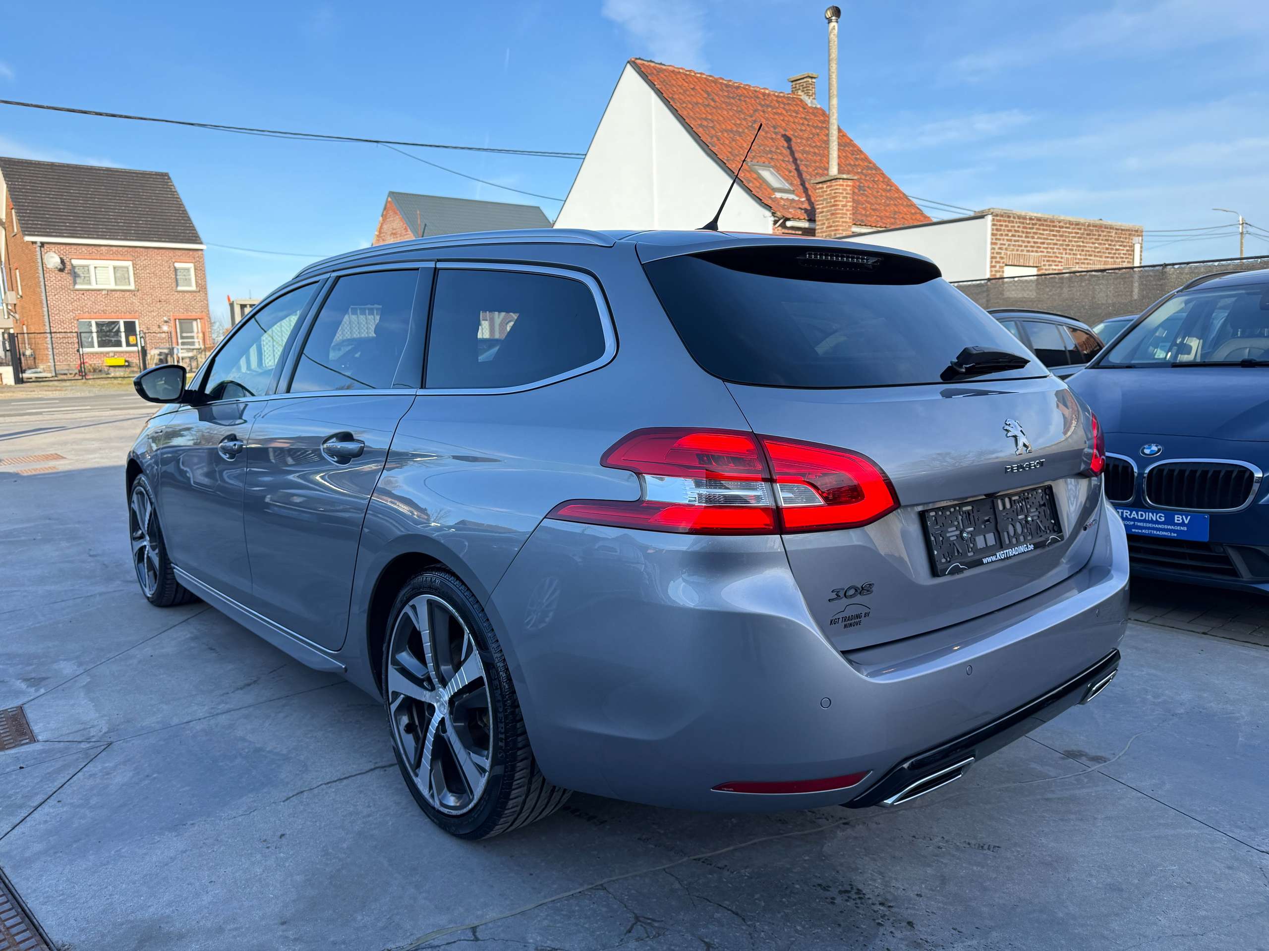 712174d4-65d1-4974-a973-db562ef47d4b7-peugeot-308-1-2i-130pk-gt-line-automaat-navi-leder-xenon-dab.jpg