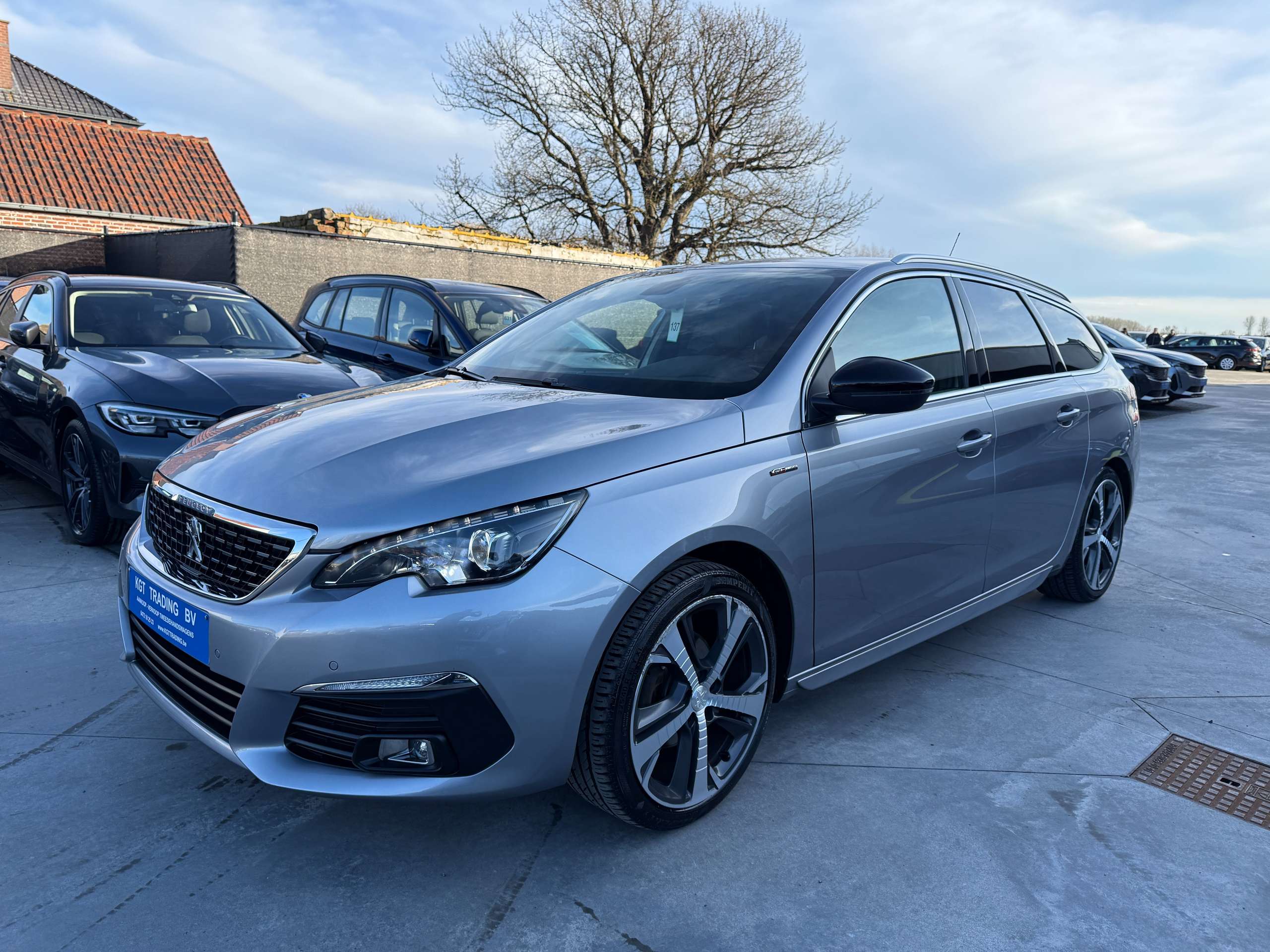 712174d4-65d1-4974-a973-db562ef47d4b9-peugeot-308-1-2i-130pk-gt-line-automaat-navi-leder-xenon-dab.jpg