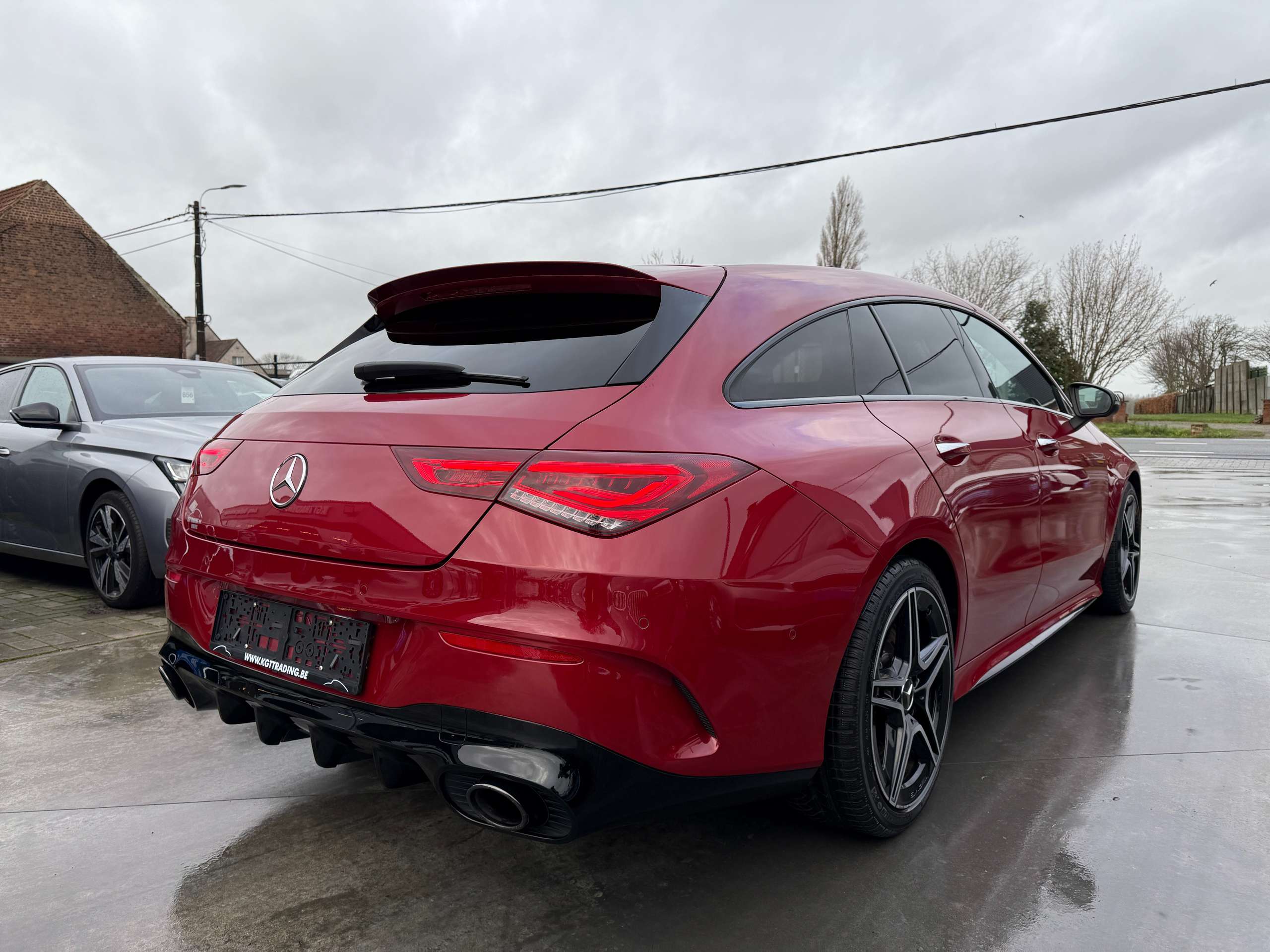 8ed87d5d-4626-46f4-aedb-9f8201b418fb14-mercedes-benz-cla-35-amg-4matic-shootingbrake-amg-exhaust-burmester-camera.jpg