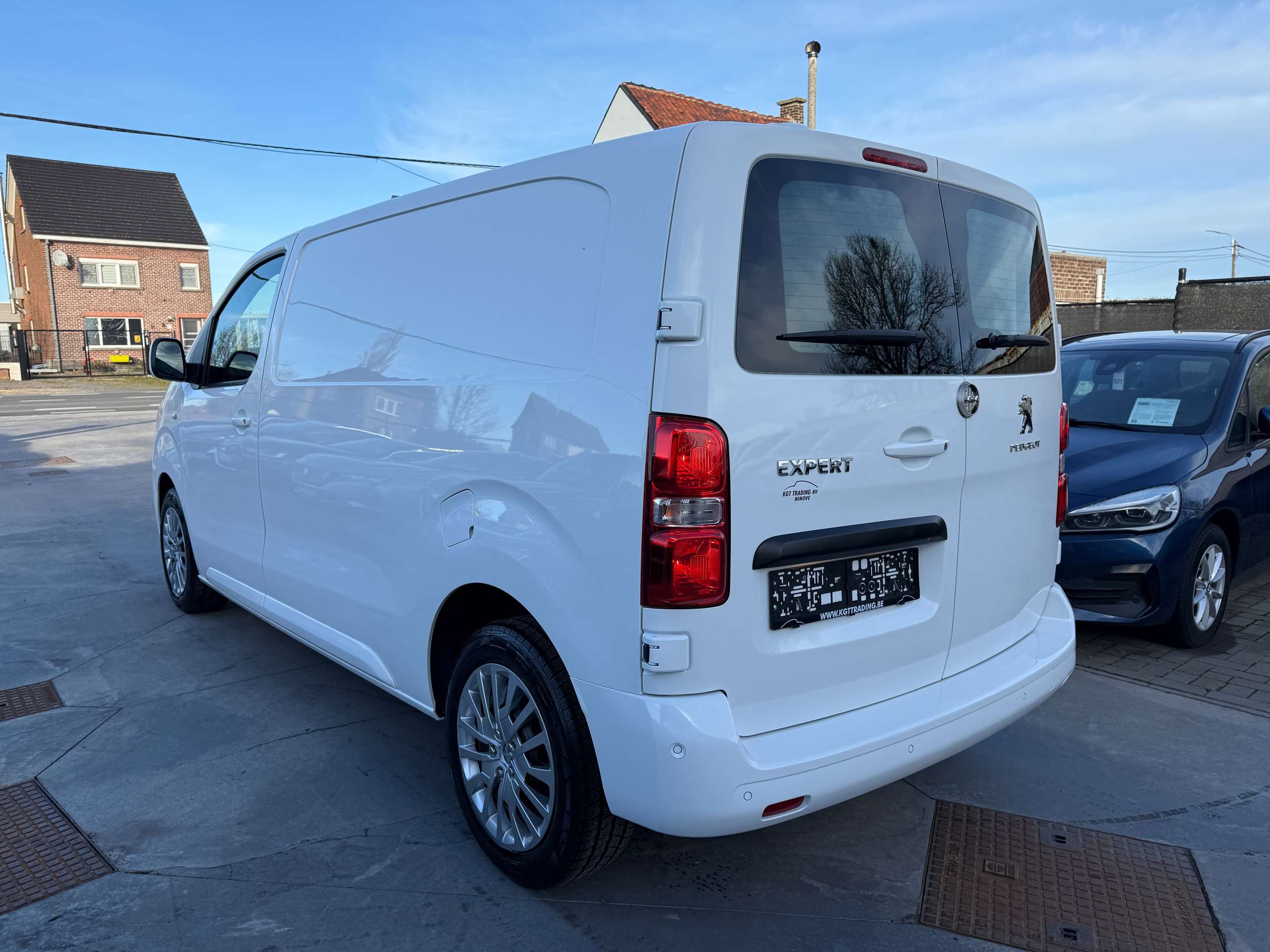 a0757a15-f055-4cdd-86a9-f1c7dbacd48d7-peugeot-expert-2-0-bluehdi-automaat-xenon-leder-navi-camera-pdc.jpg